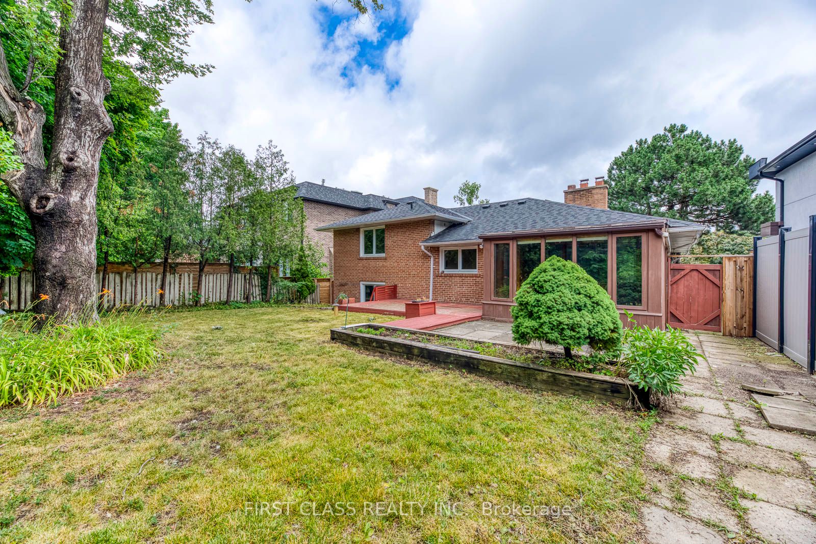 25 Whittaker Cres