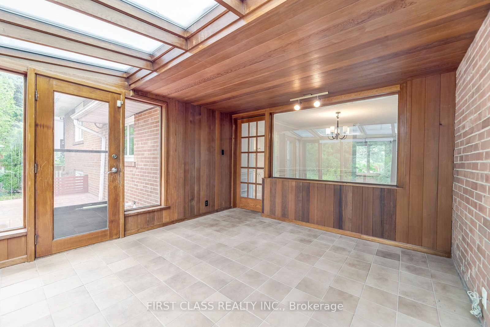 25 Whittaker Cres