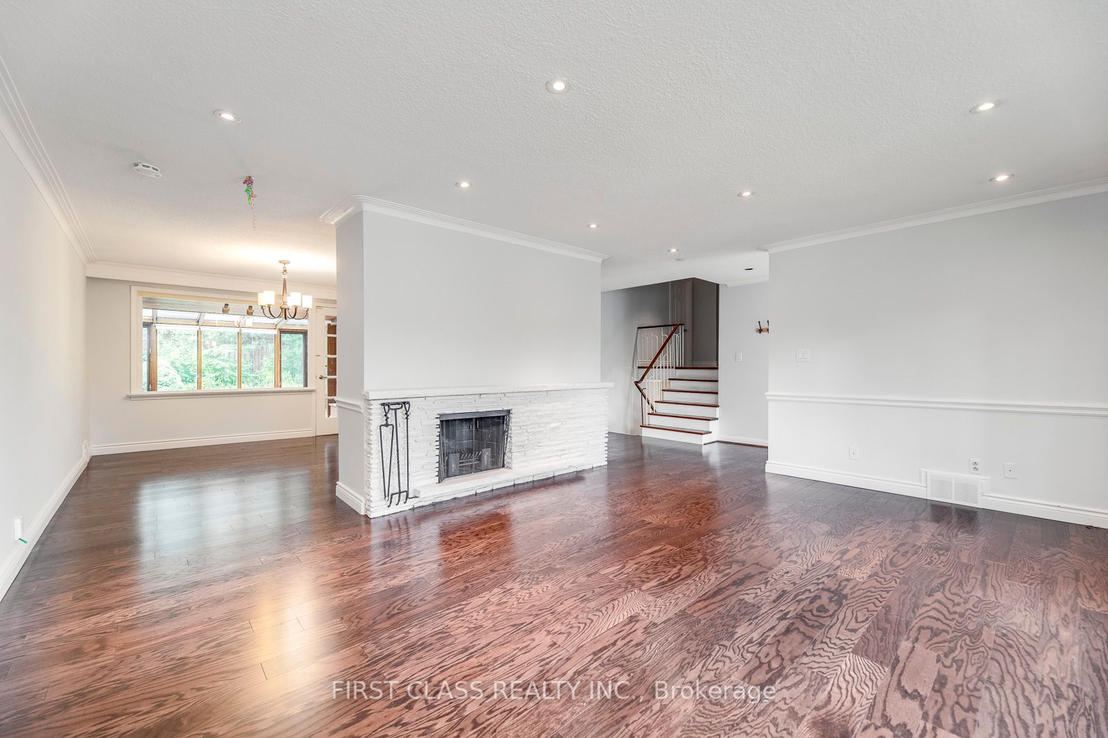 25 Whittaker Cres