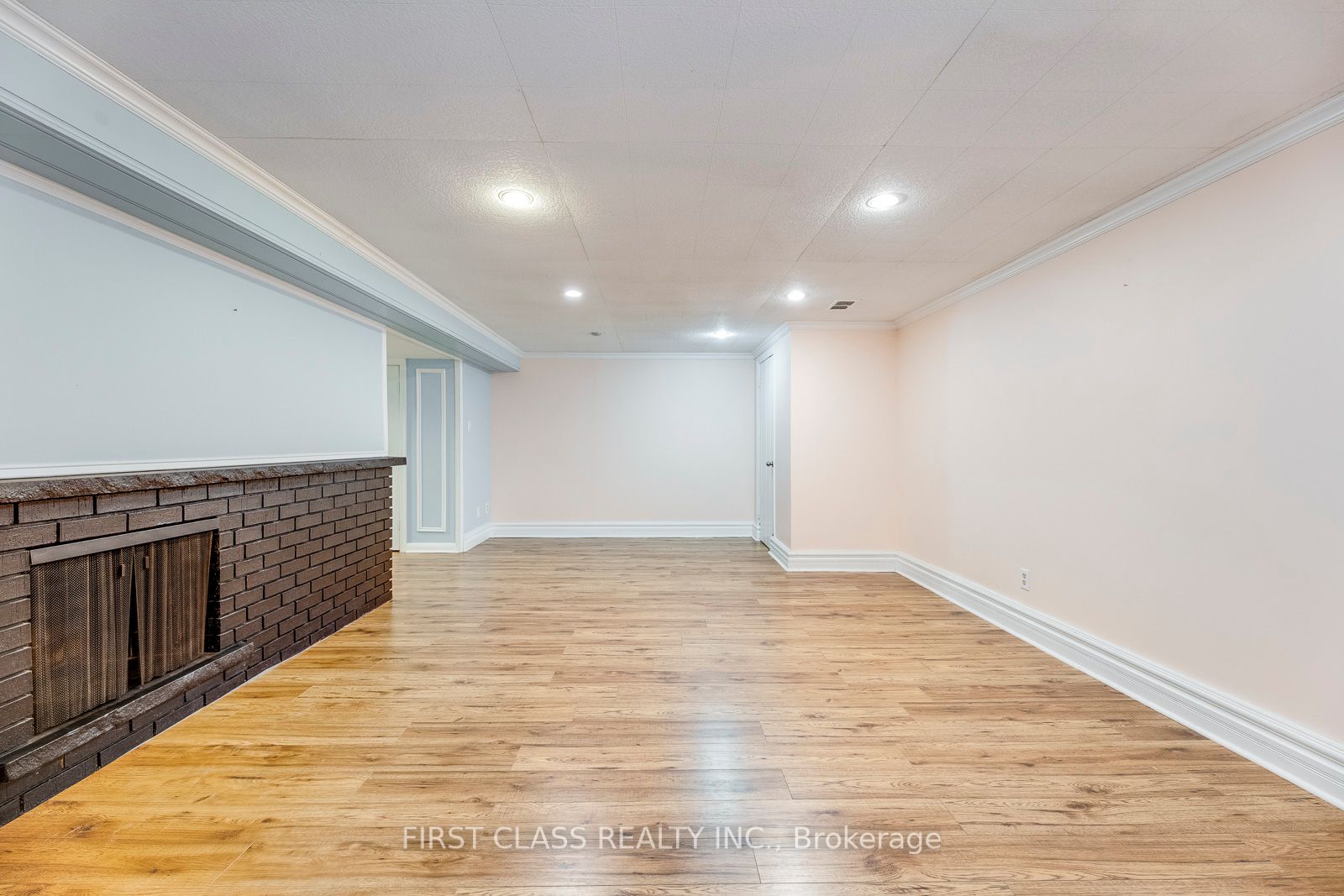 25 Whittaker Cres