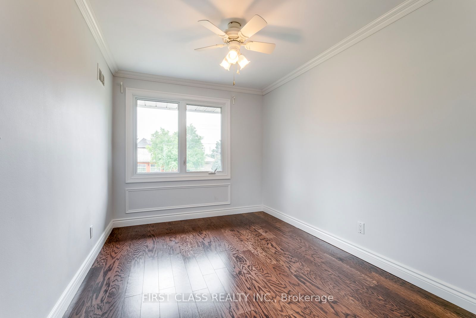 25 Whittaker Cres