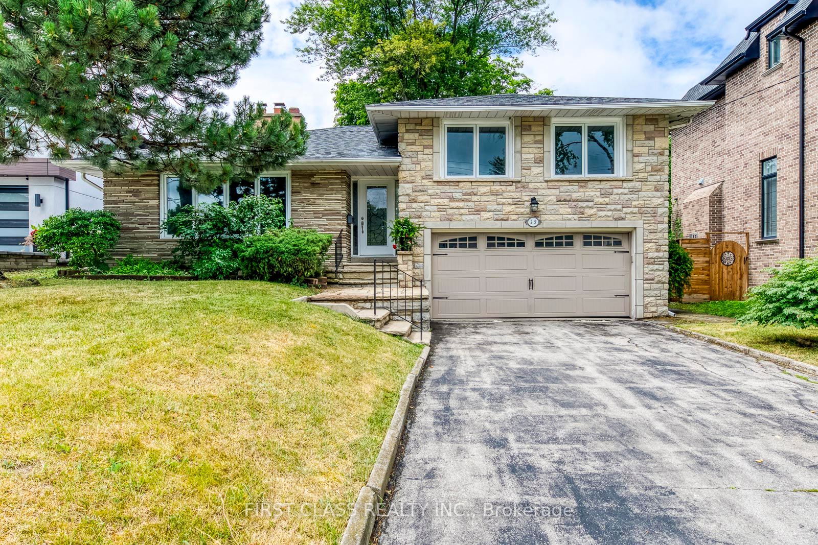 25 Whittaker Cres
