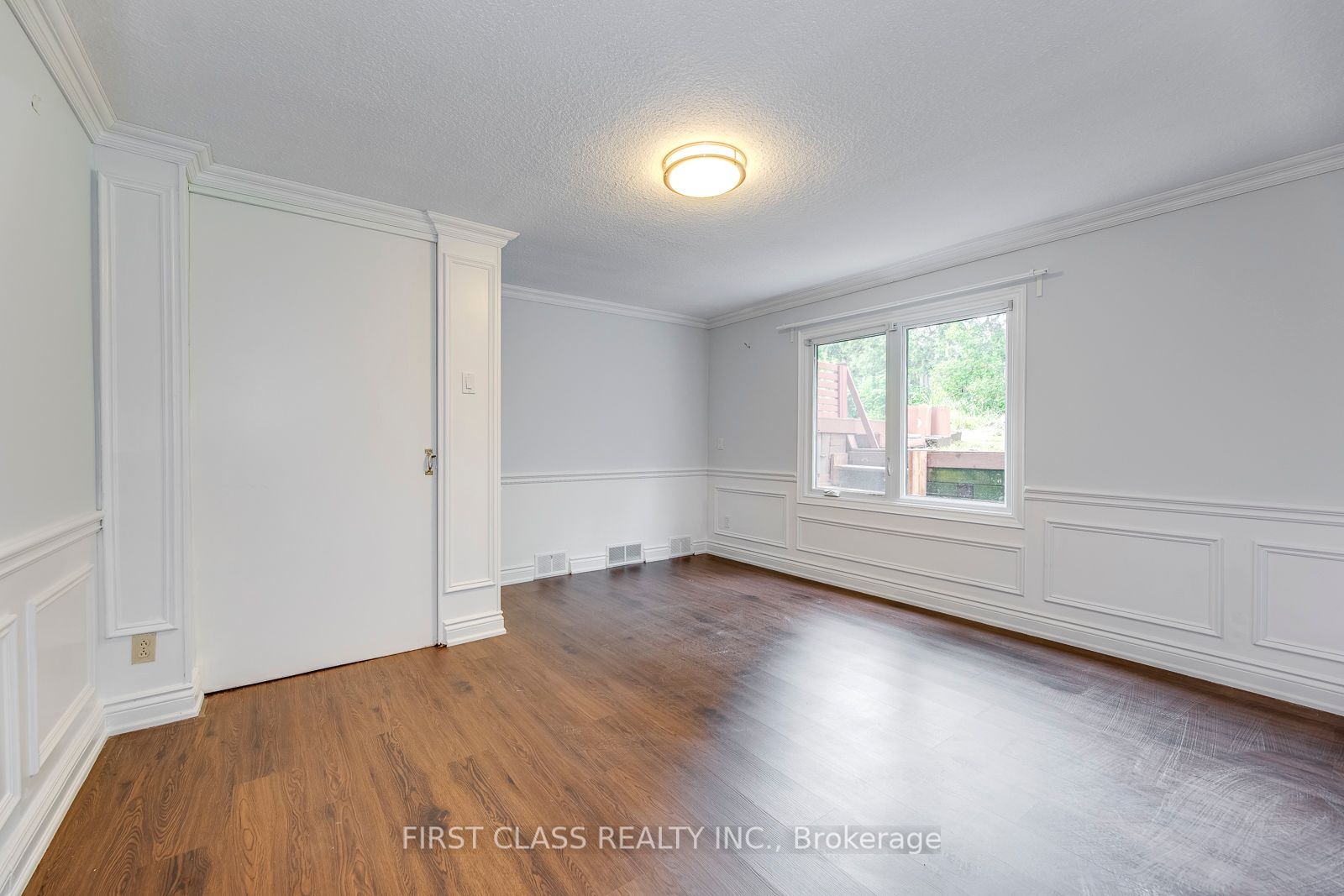 25 Whittaker Cres