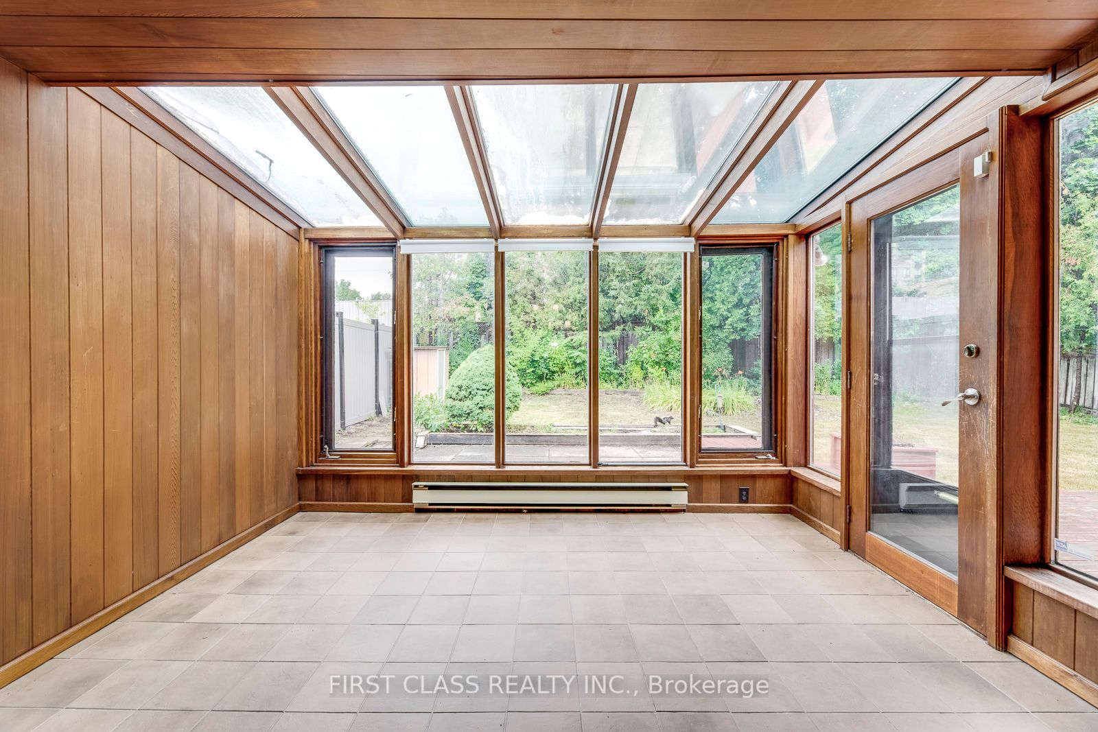 25 Whittaker Cres