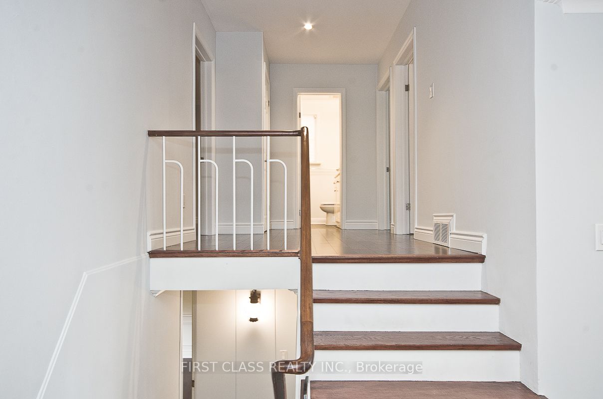 25 Whittaker Cres