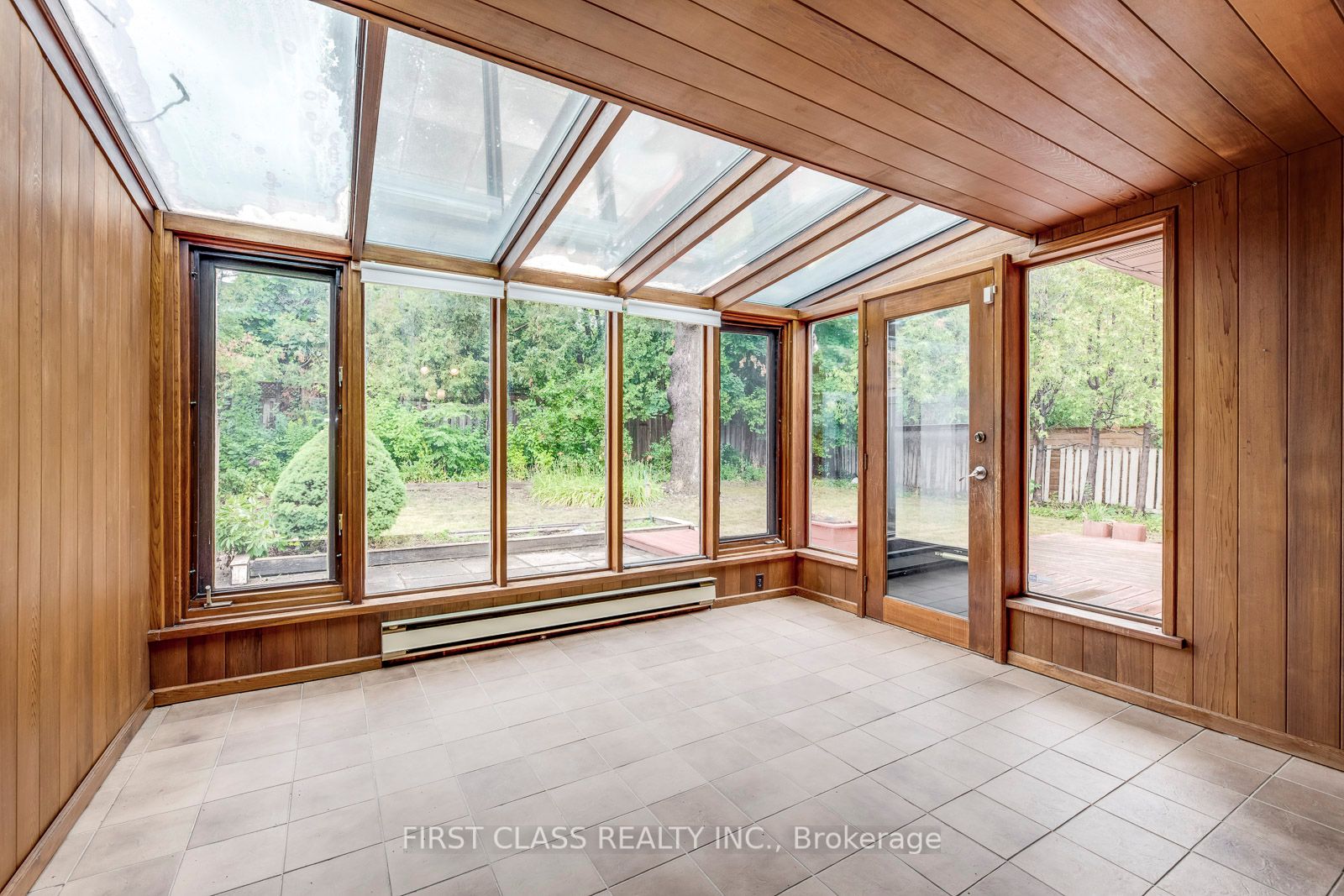 25 Whittaker Cres