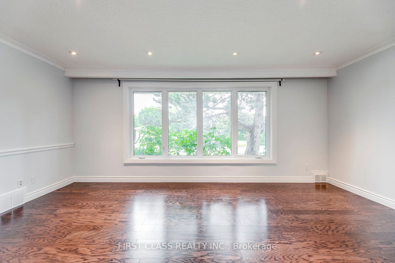 25 Whittaker Cres
