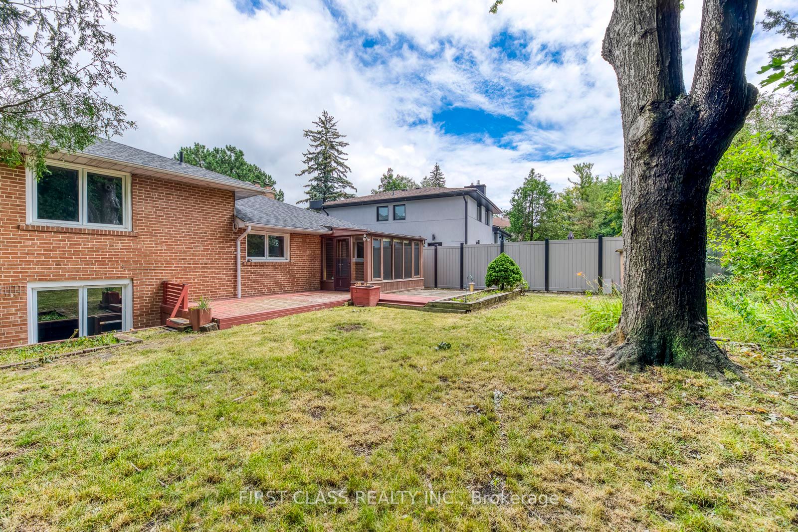 25 Whittaker Cres
