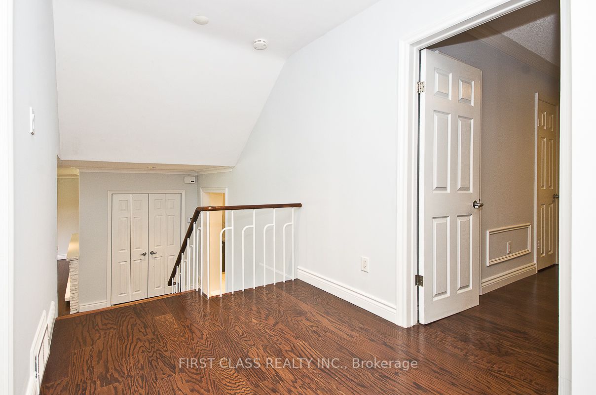 25 Whittaker Cres