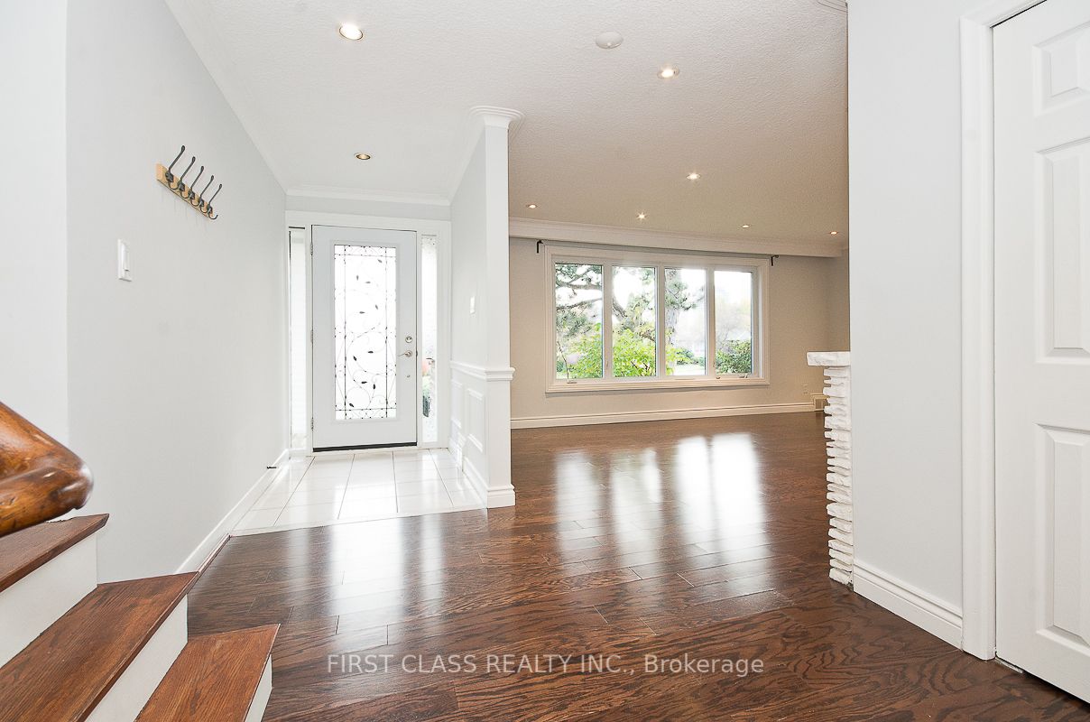 25 Whittaker Cres