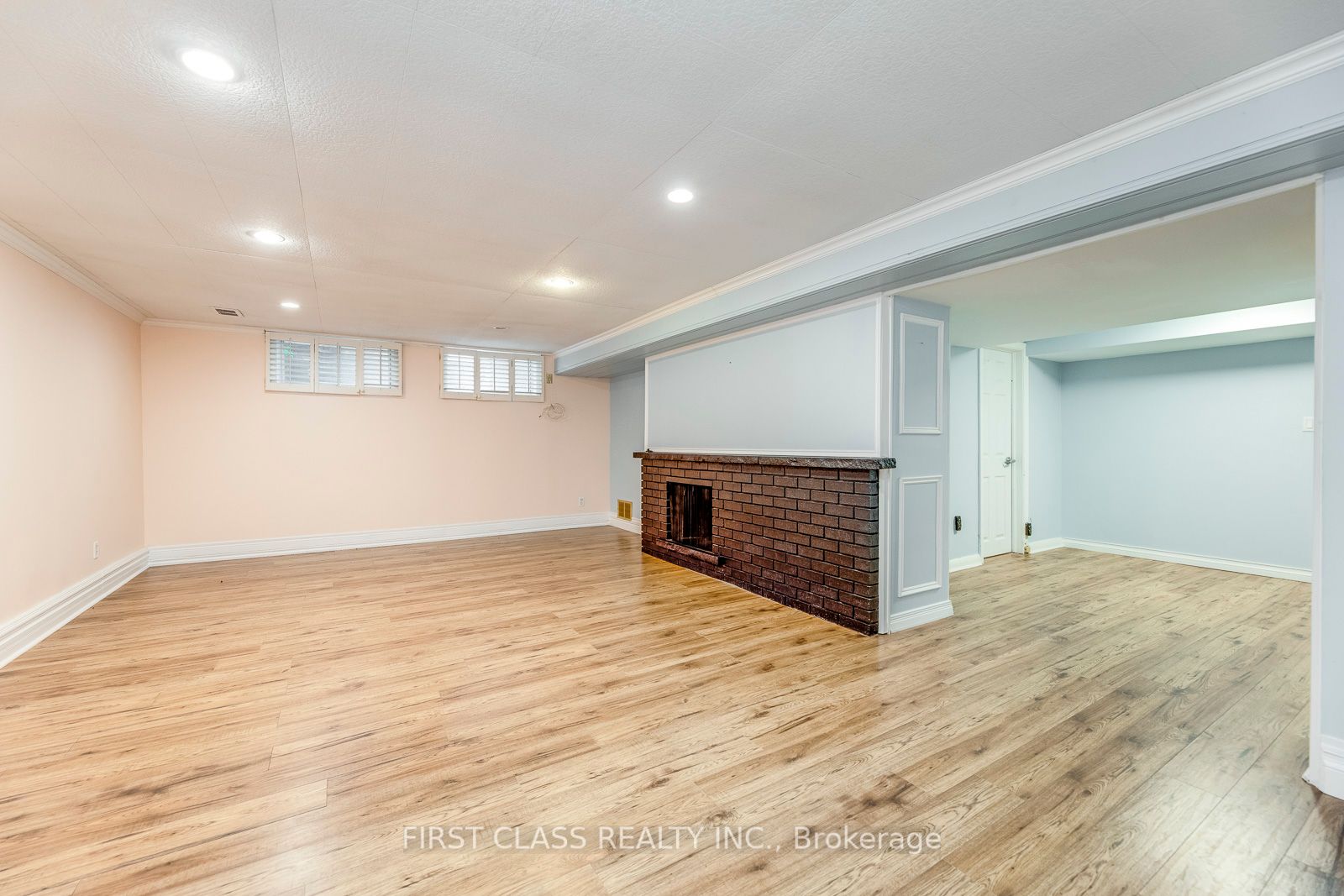 25 Whittaker Cres