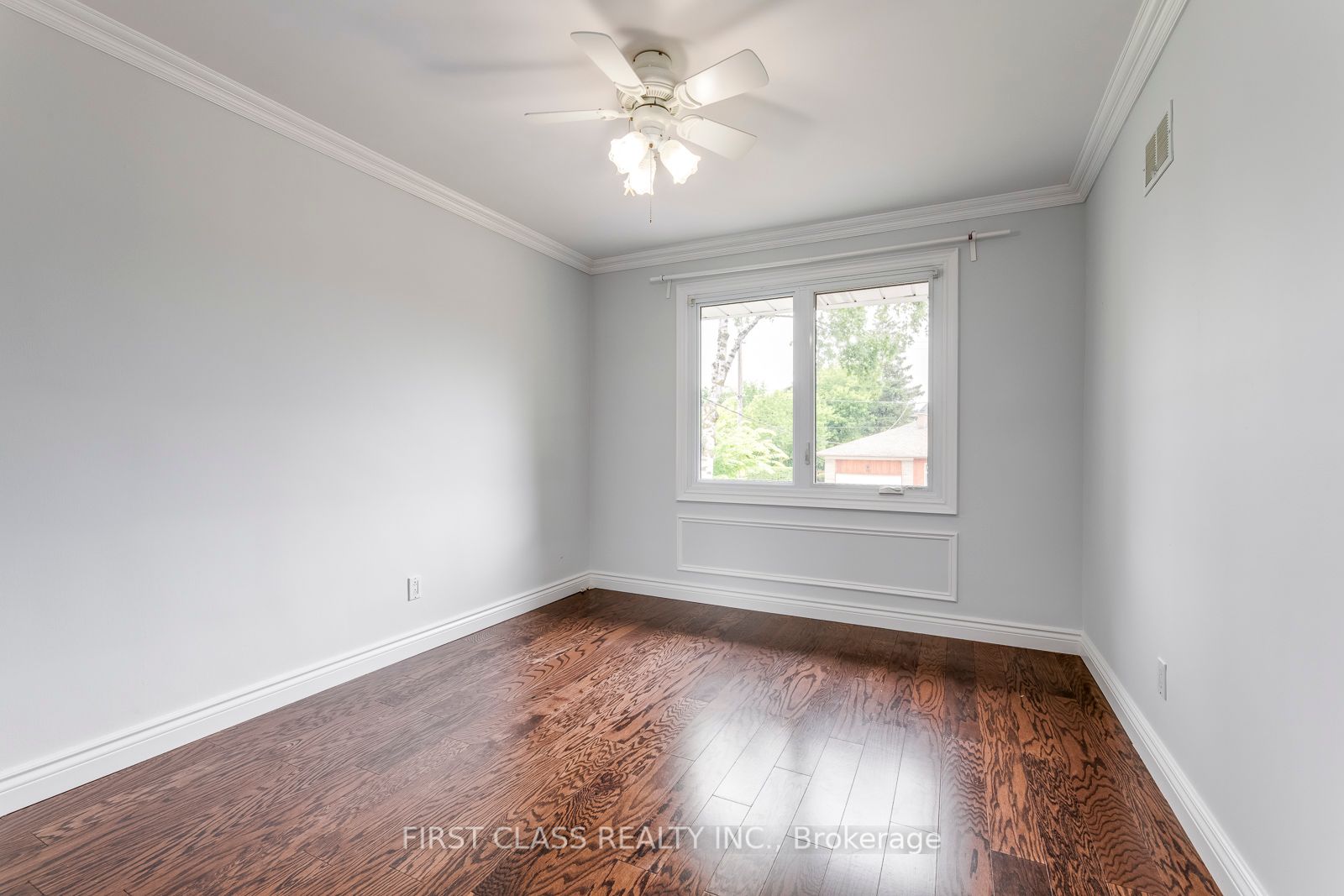 25 Whittaker Cres