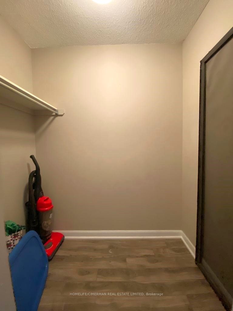 33 Sheppard Ave E, #1811