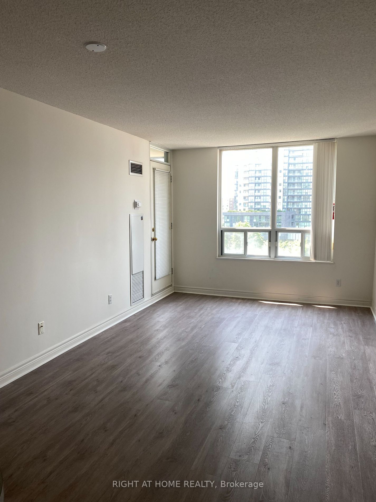 28 Empress Ave, #1001