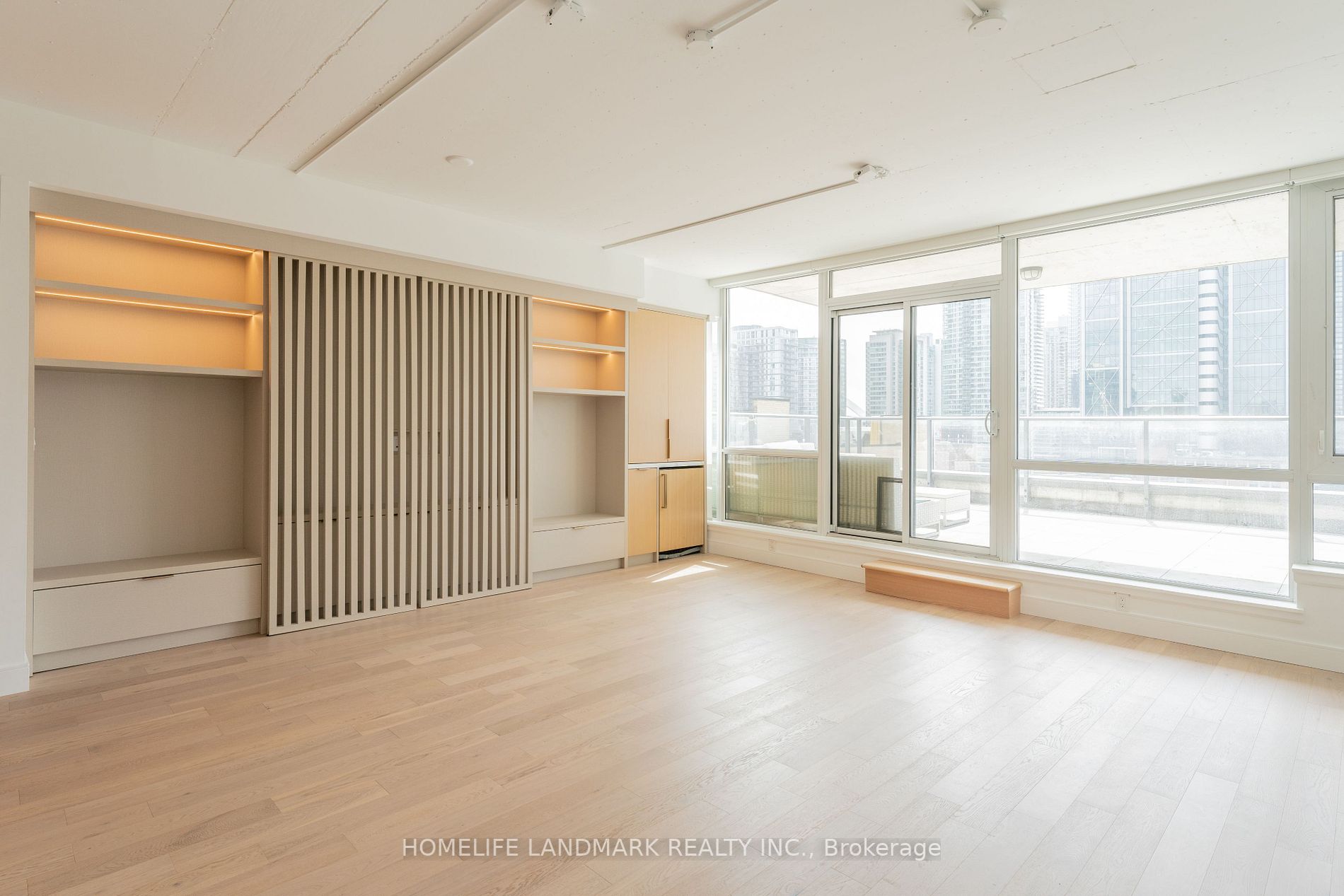 478 King Street W, #806