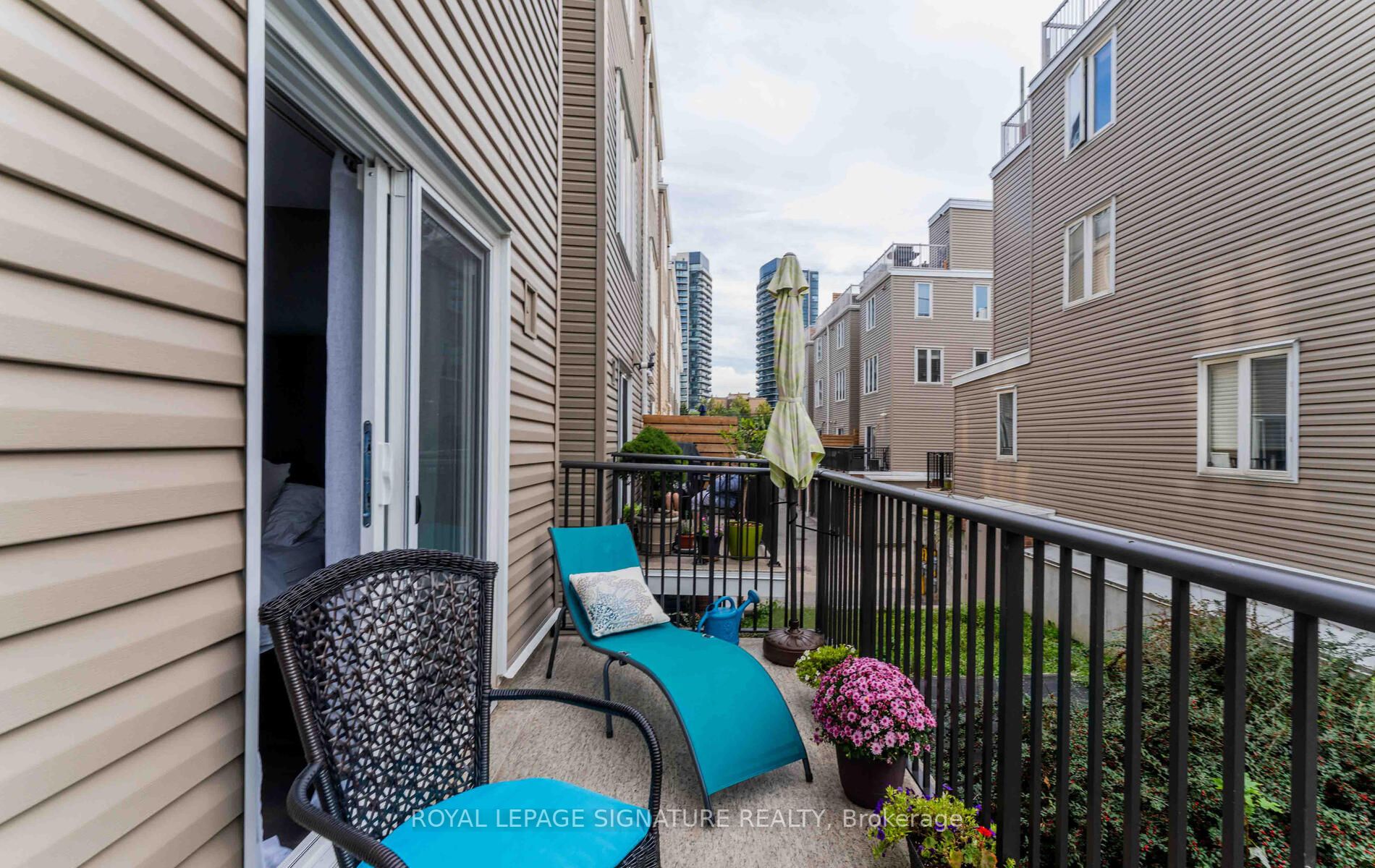 29 Canniff St, #Th402