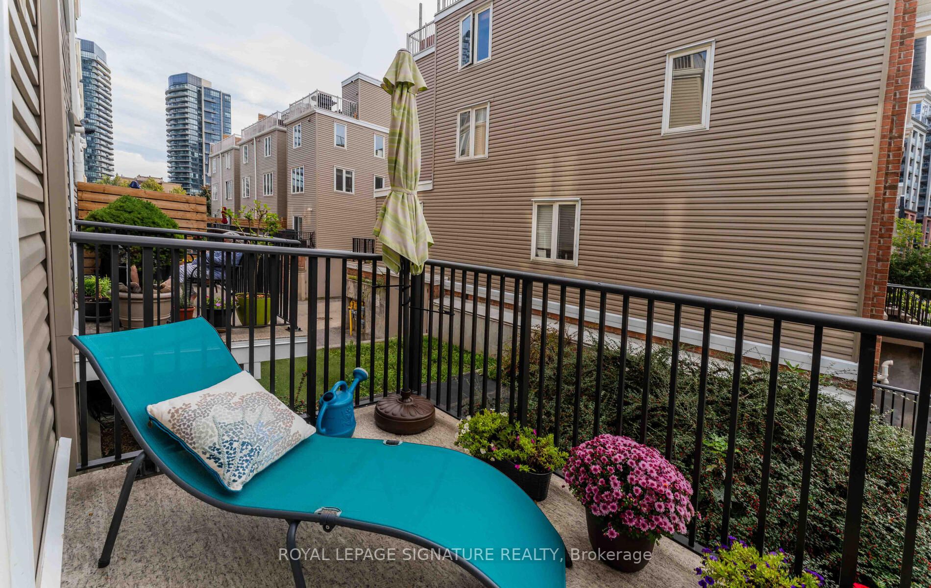 29 Canniff St, #Th402