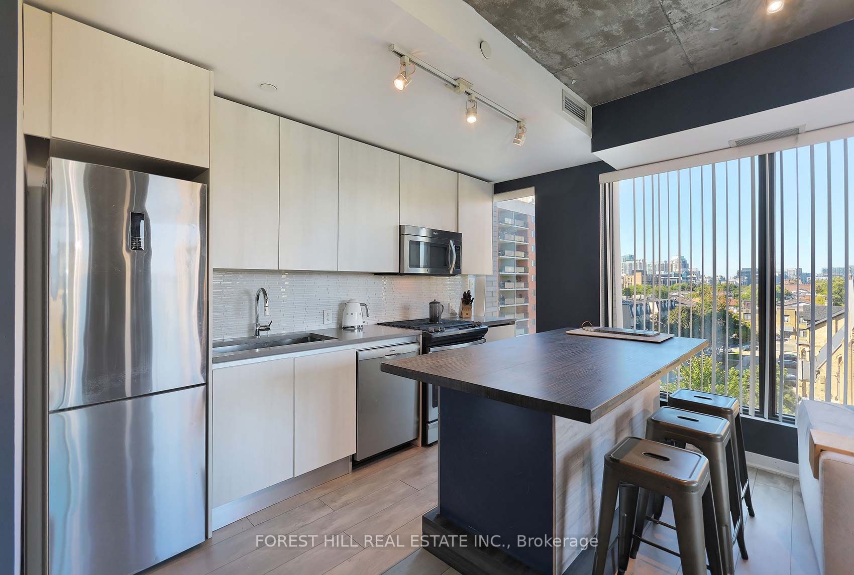 111 Bathurst St, #512
