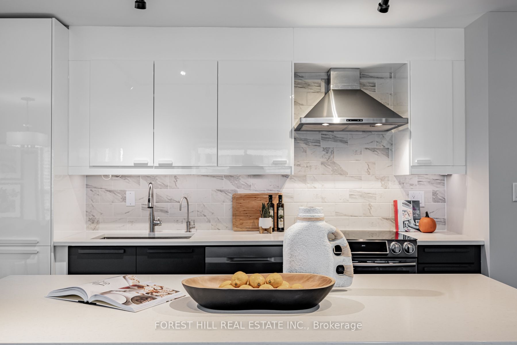 18 Hollywood Ave, #1205