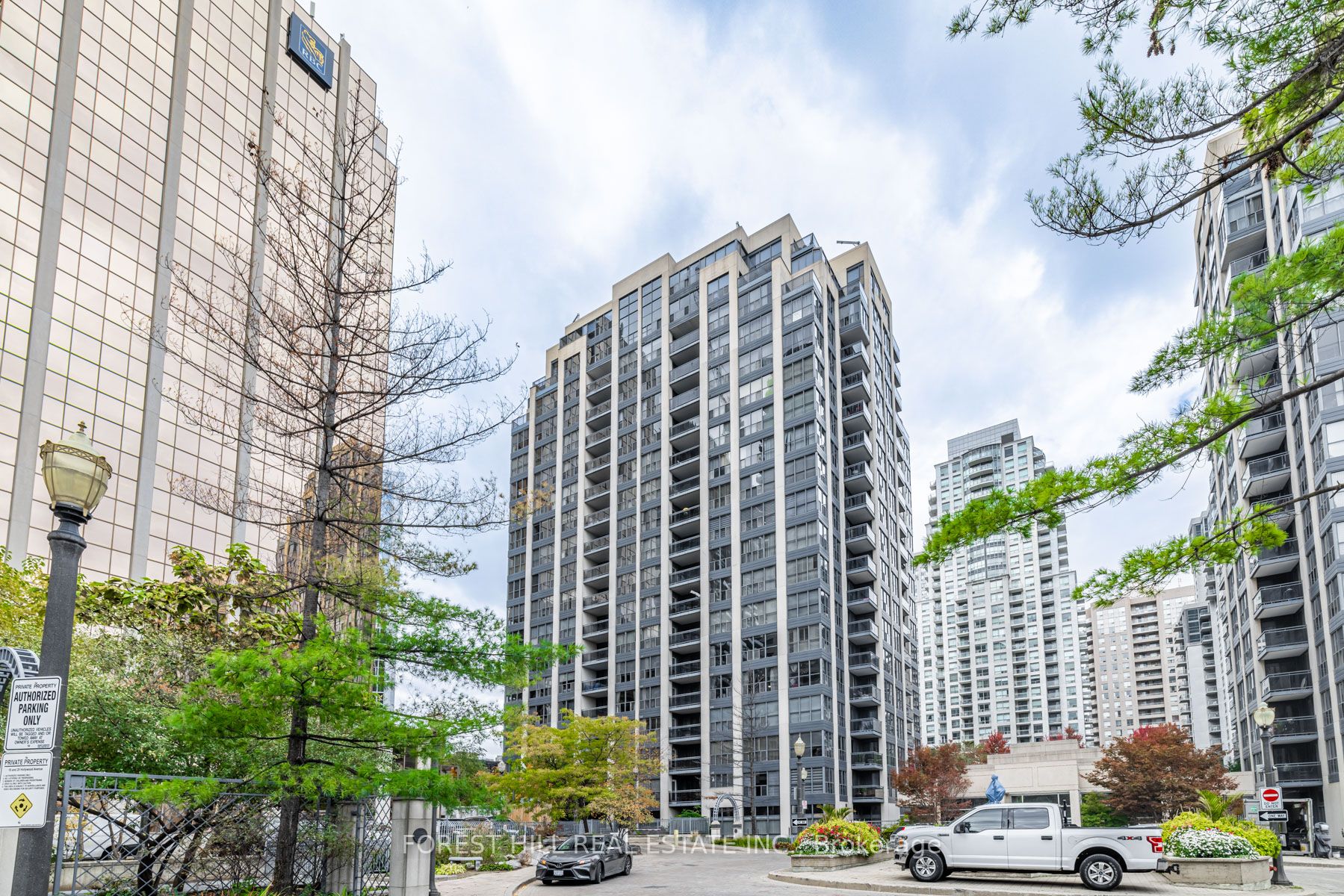 18 Hollywood Ave, #1205
