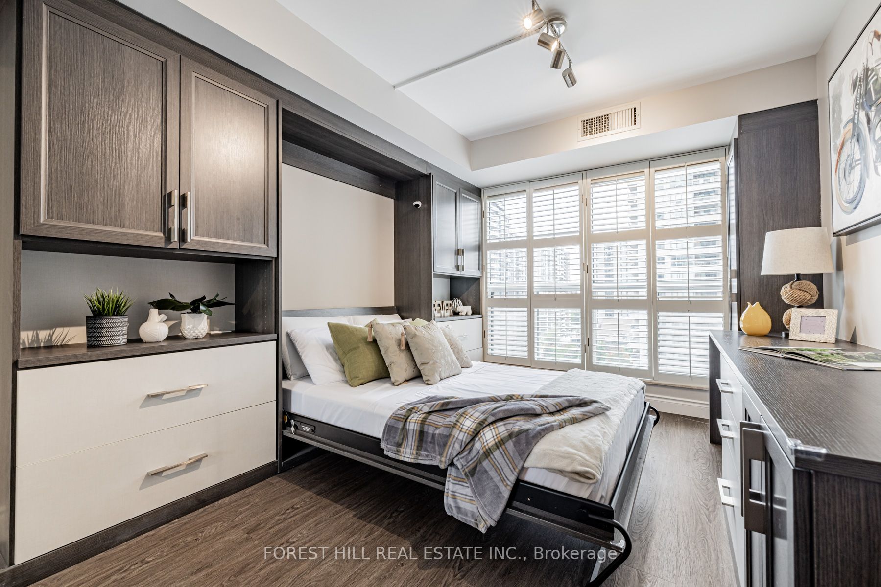 18 Hollywood Ave, #1205