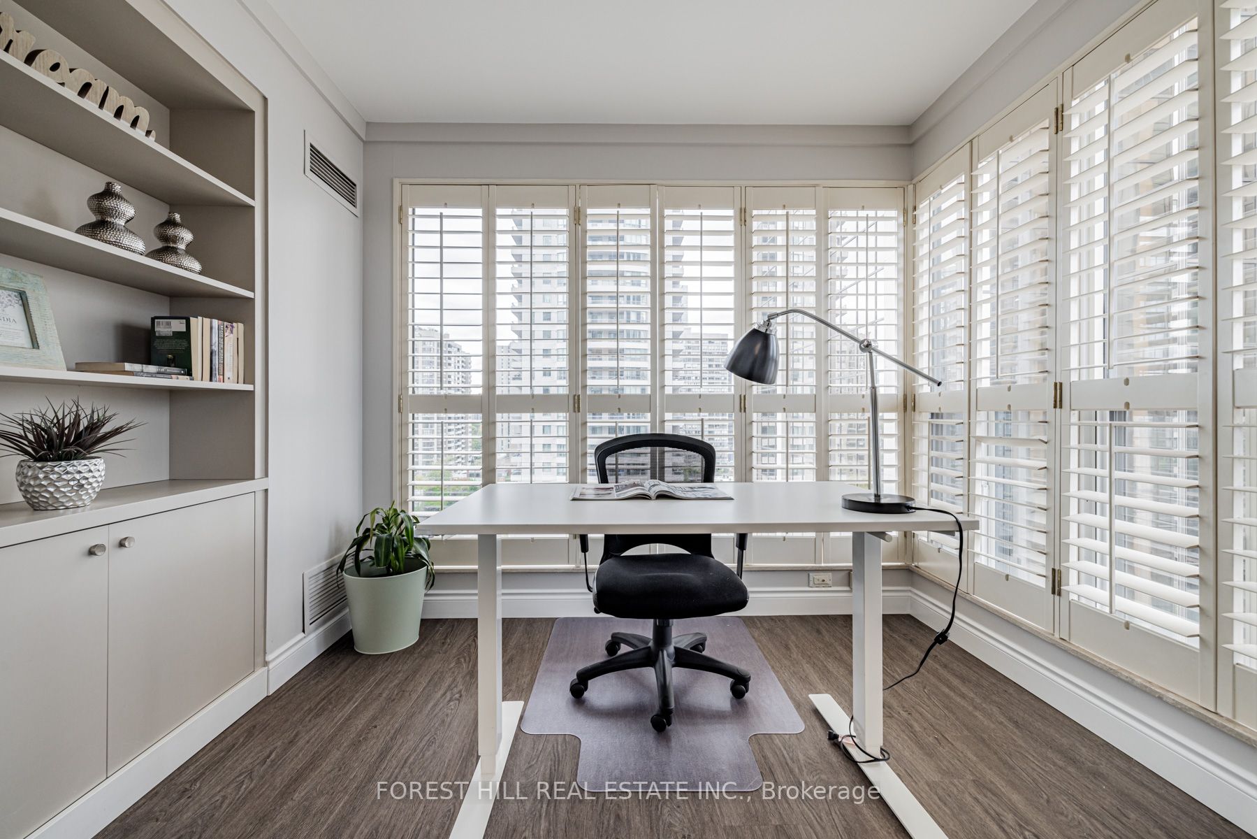 18 Hollywood Ave, #1205