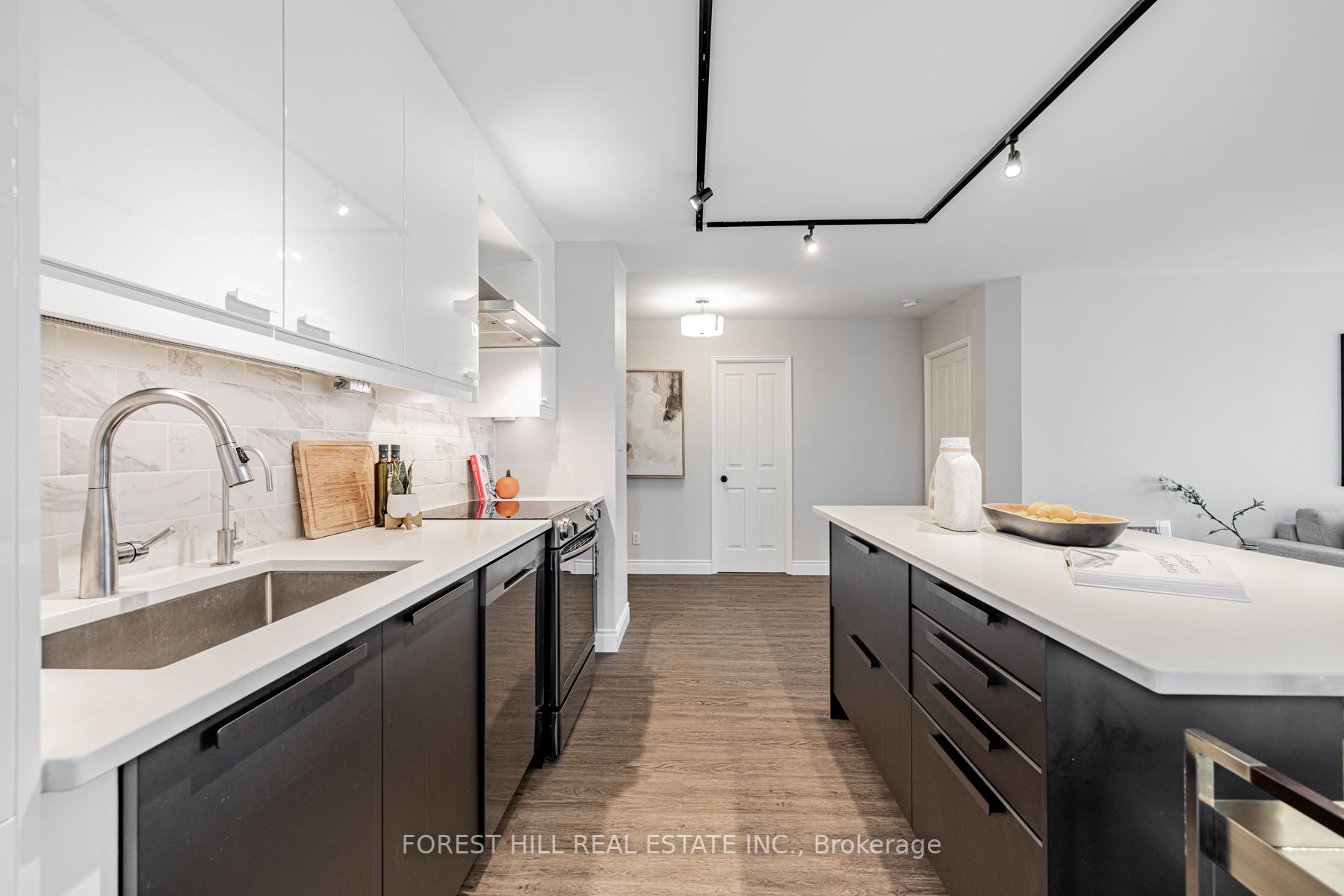 18 Hollywood Ave, #1205