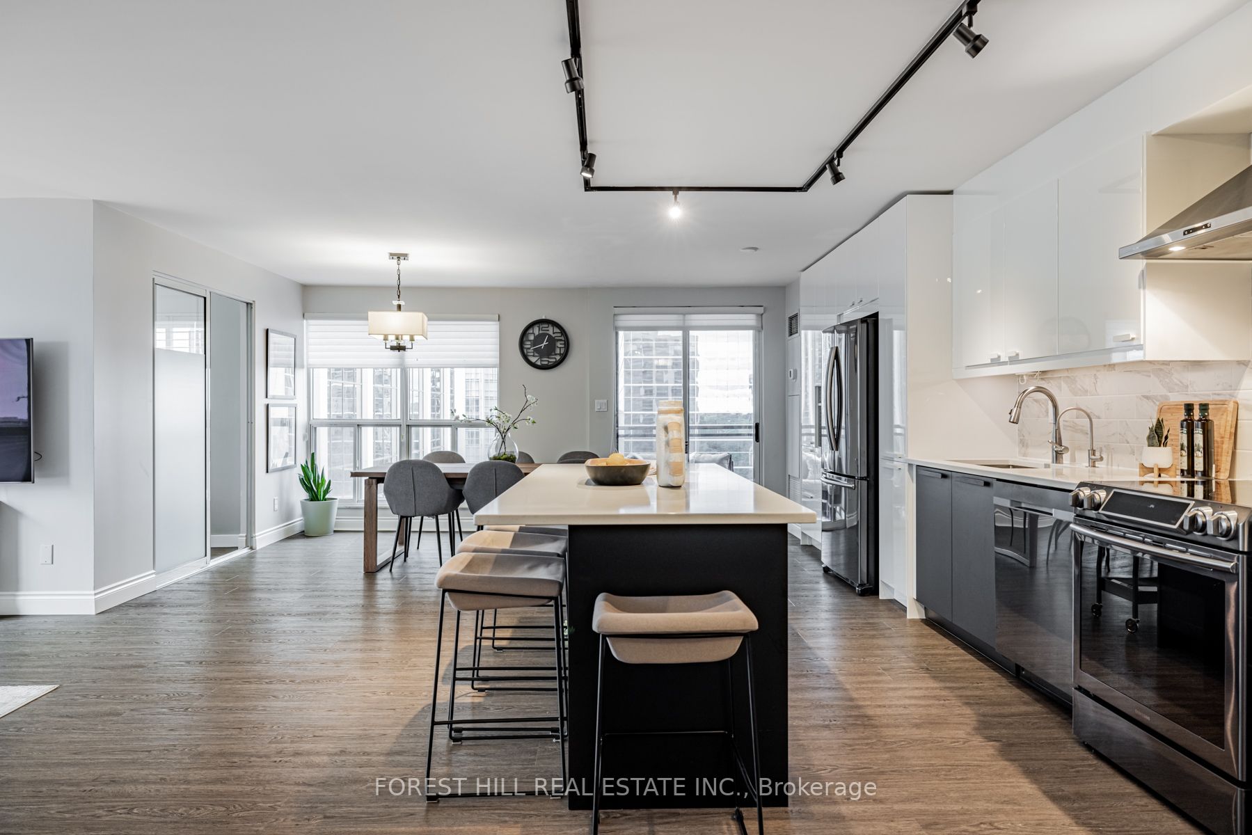 18 Hollywood Ave, #1205
