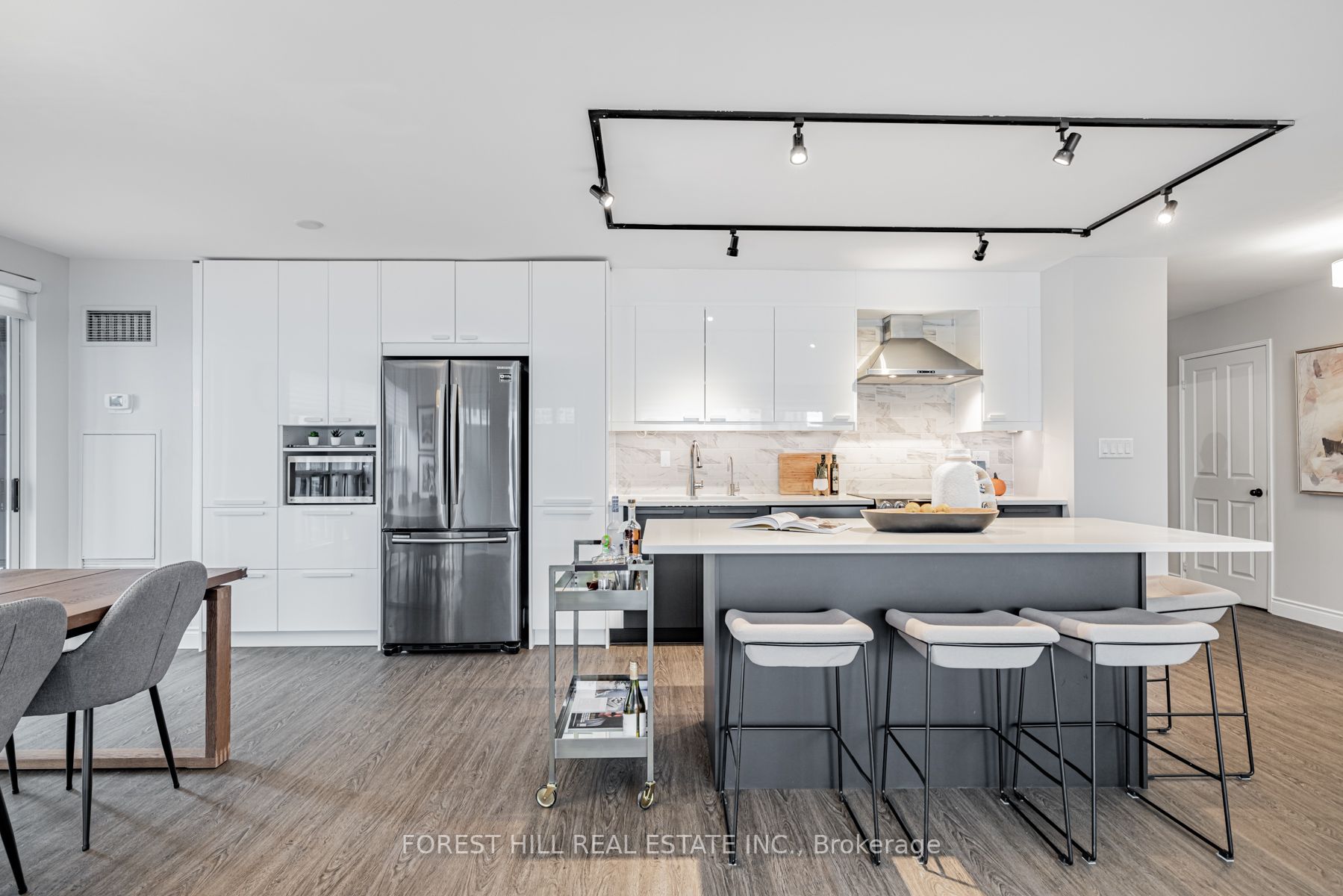 18 Hollywood Ave, #1205