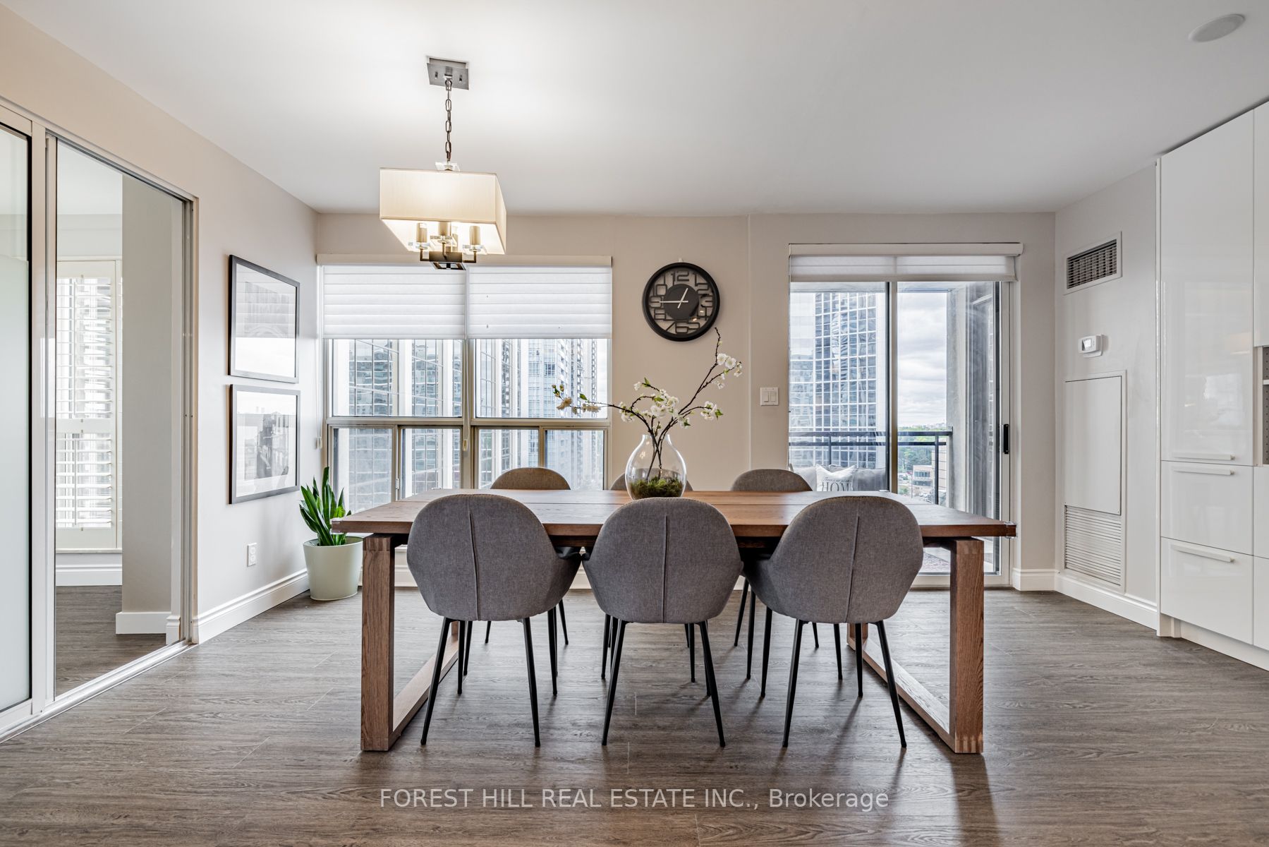18 Hollywood Ave, #1205