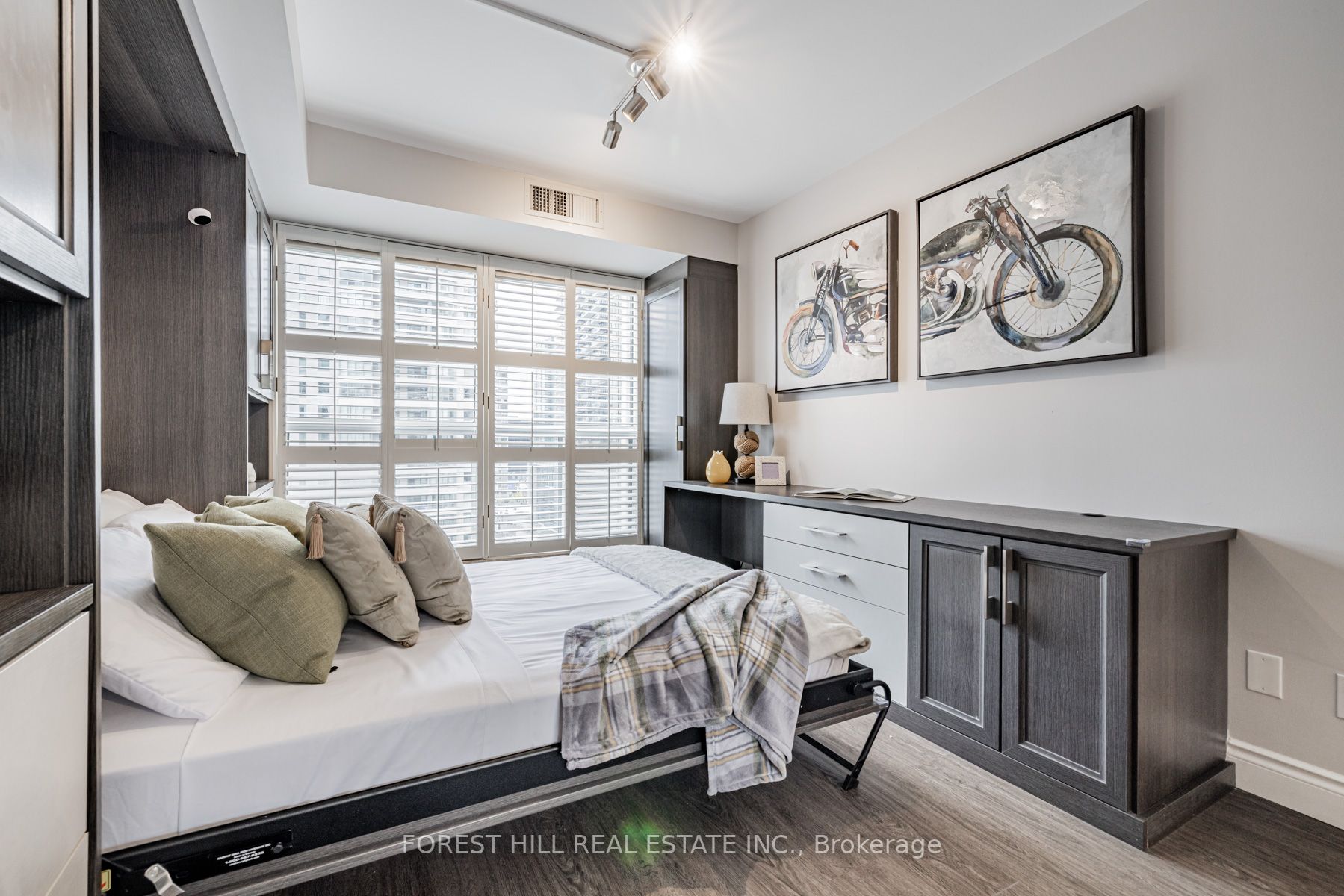 18 Hollywood Ave, #1205