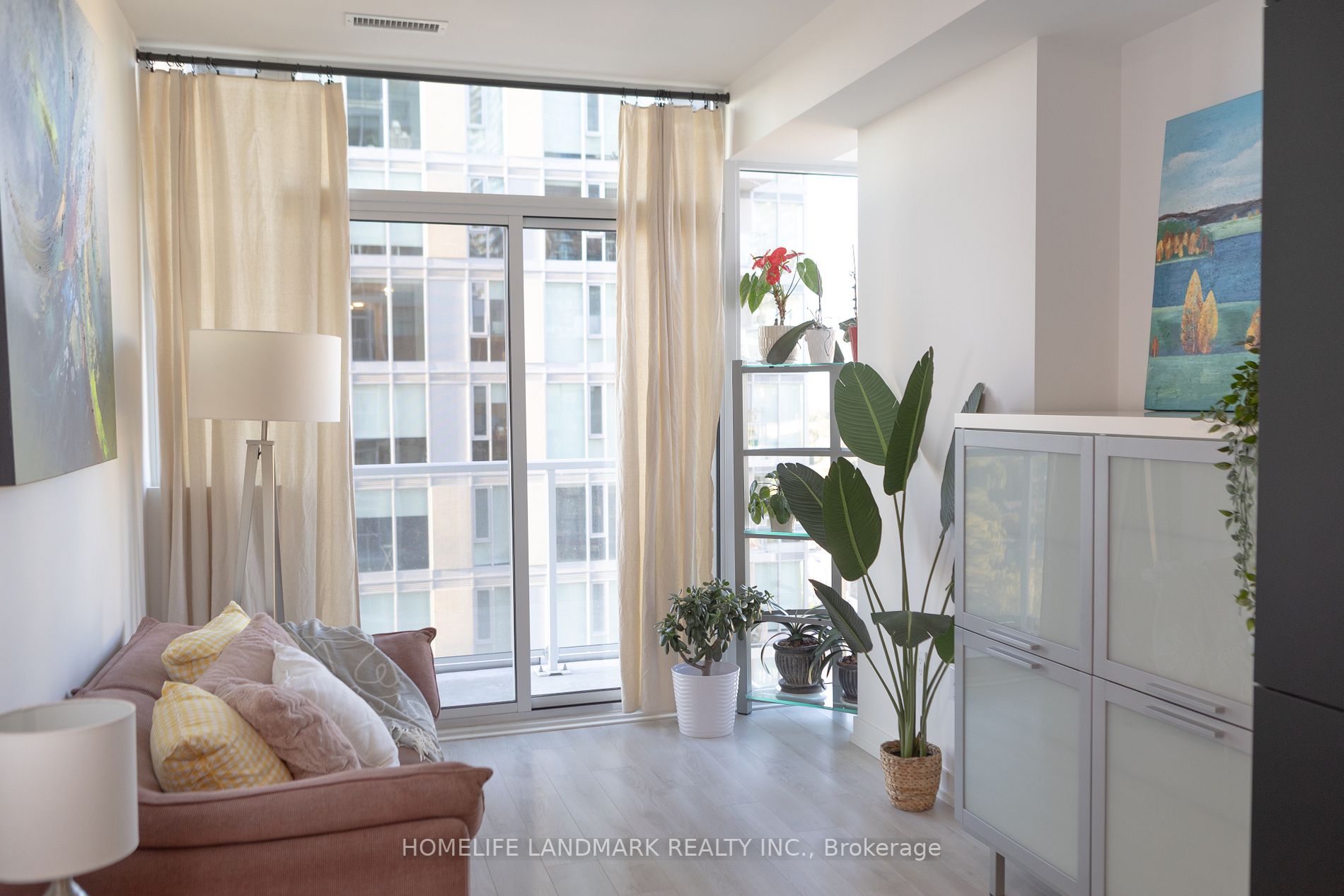 33 Helendale Ave, #1003