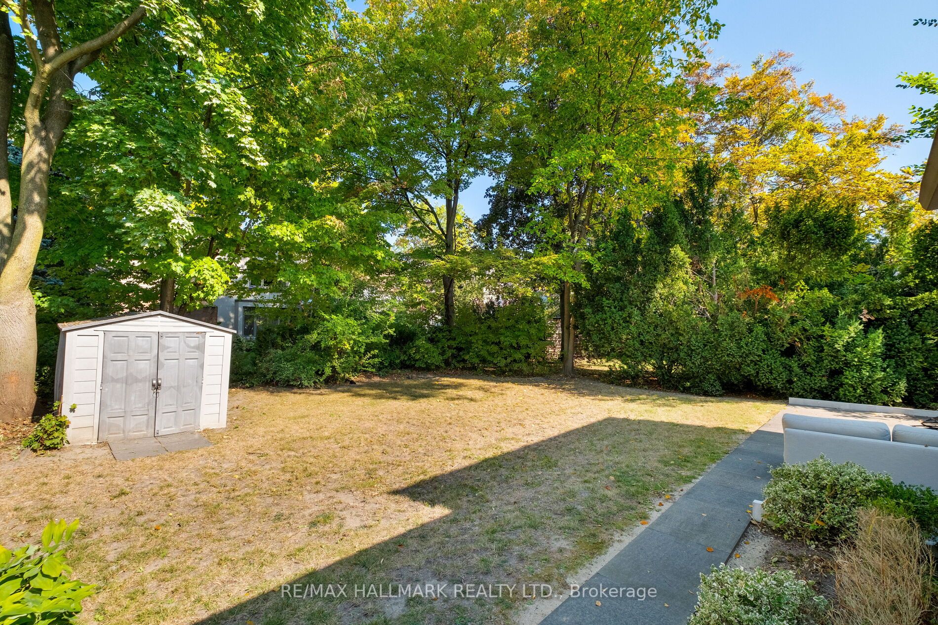 208 Hillhurst Blvd