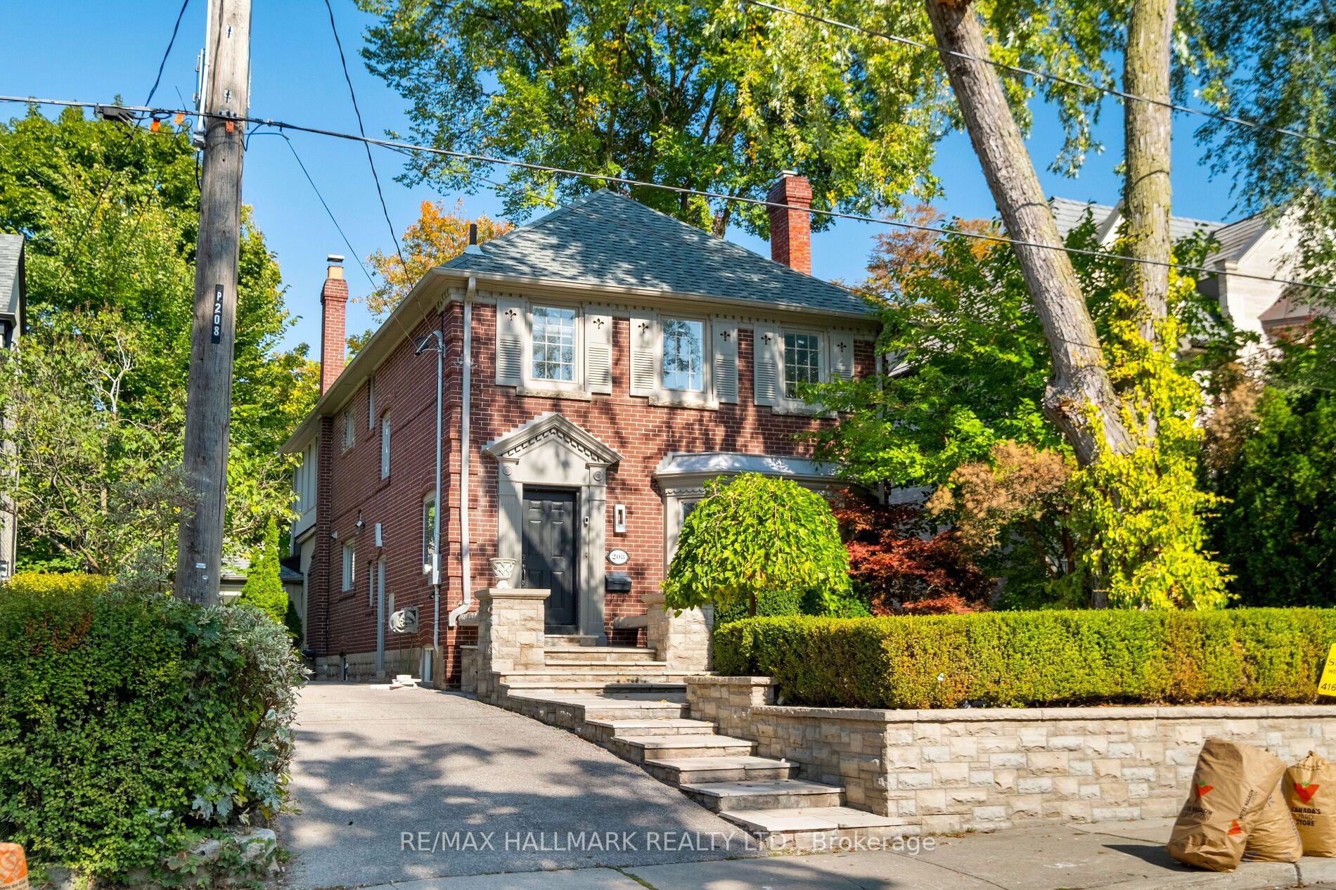 208 Hillhurst Blvd
