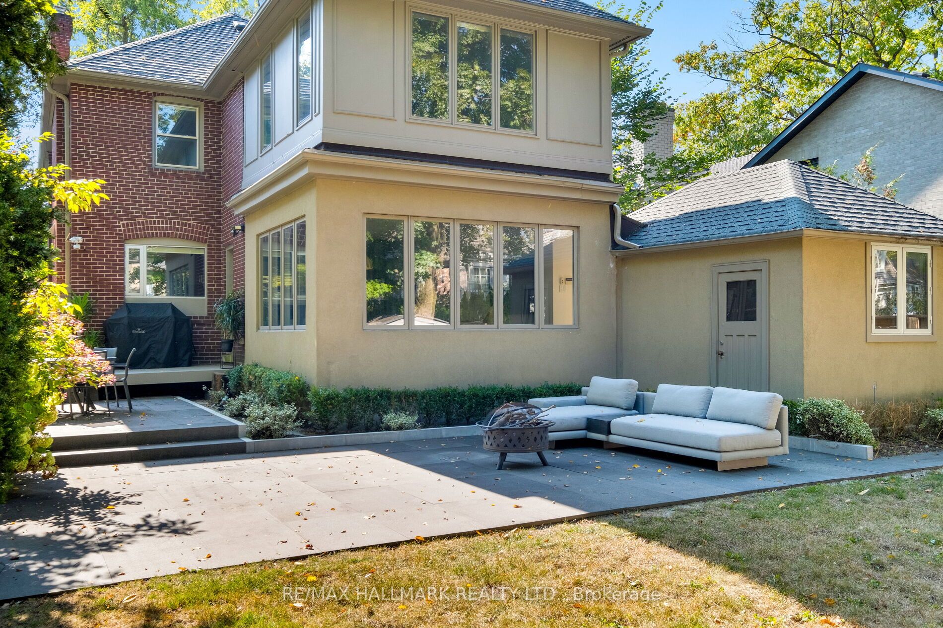 208 Hillhurst Blvd