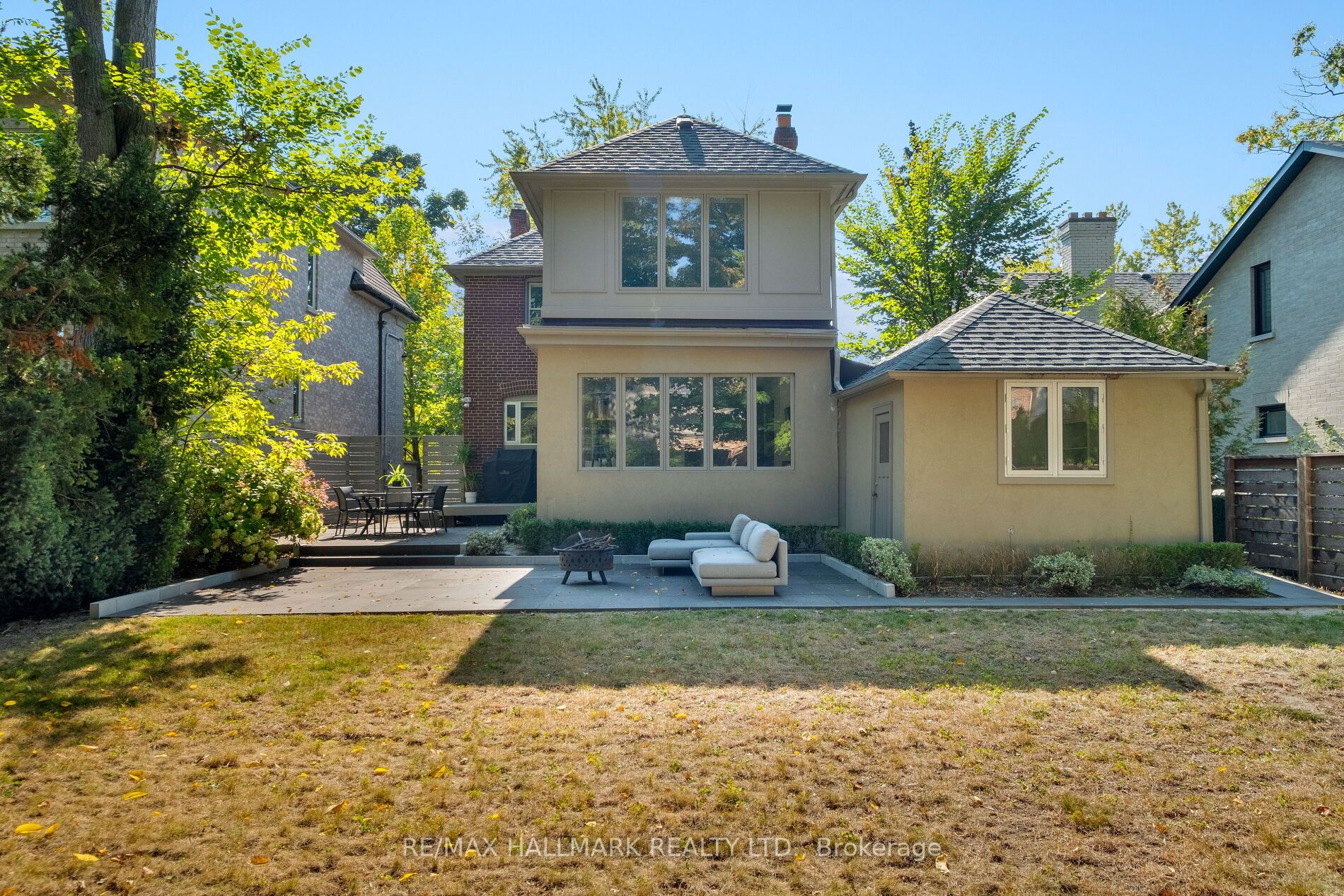 208 Hillhurst Blvd