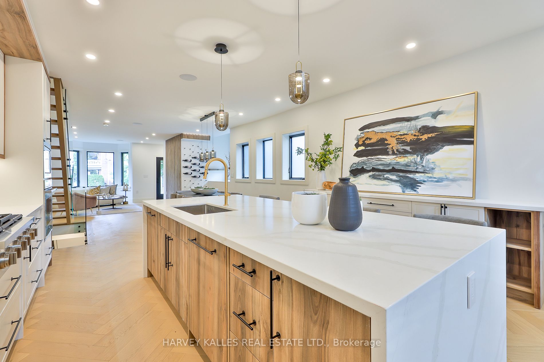 37 Heath St E
