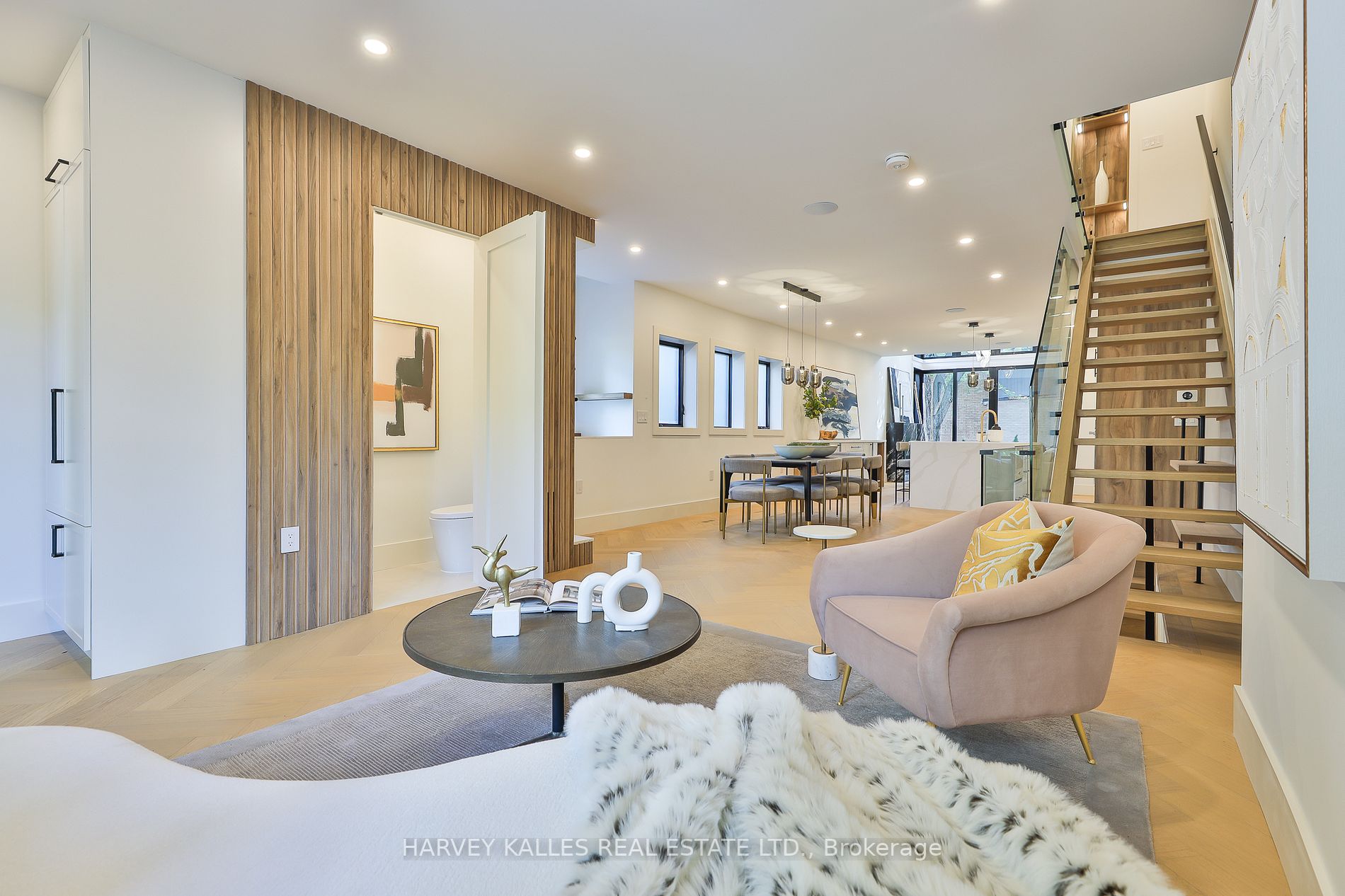 37 Heath St E