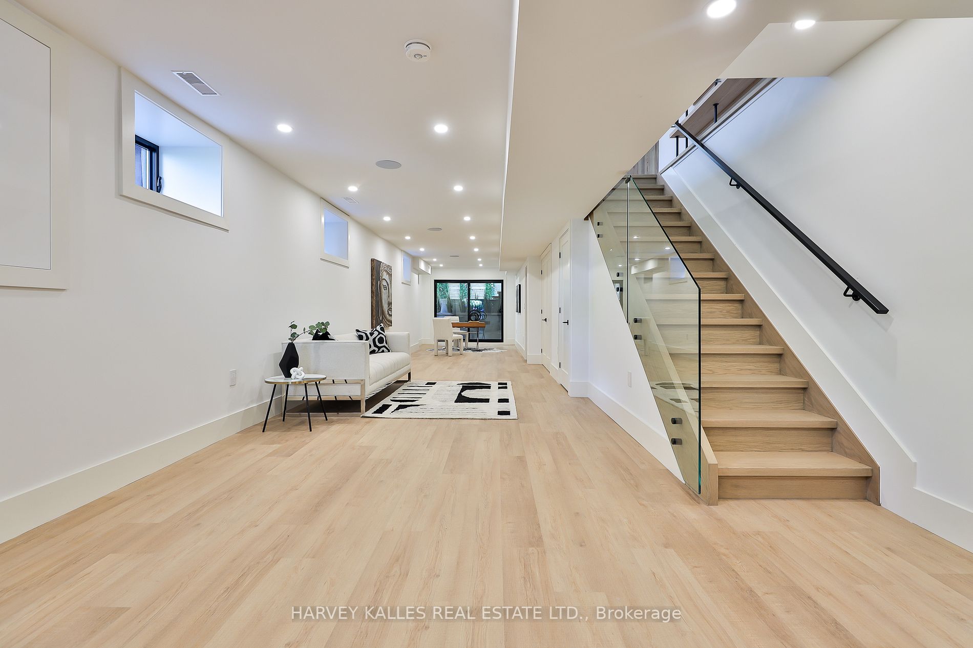 37 Heath St E