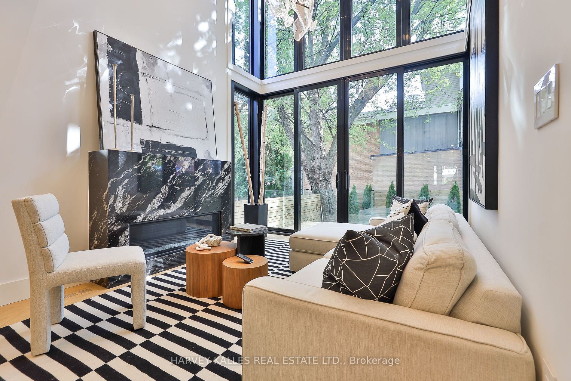 37 Heath St E
