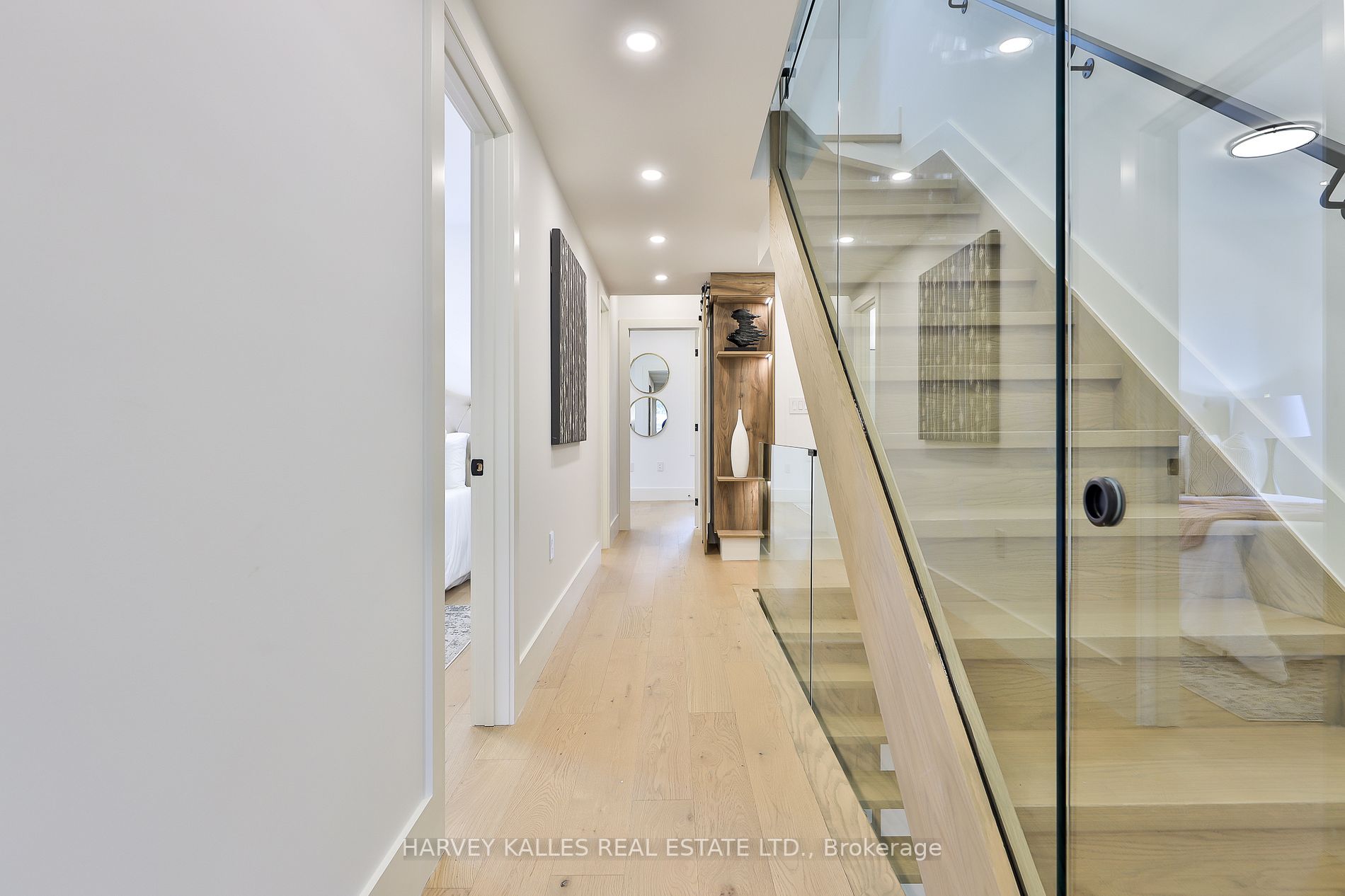 37 Heath St E