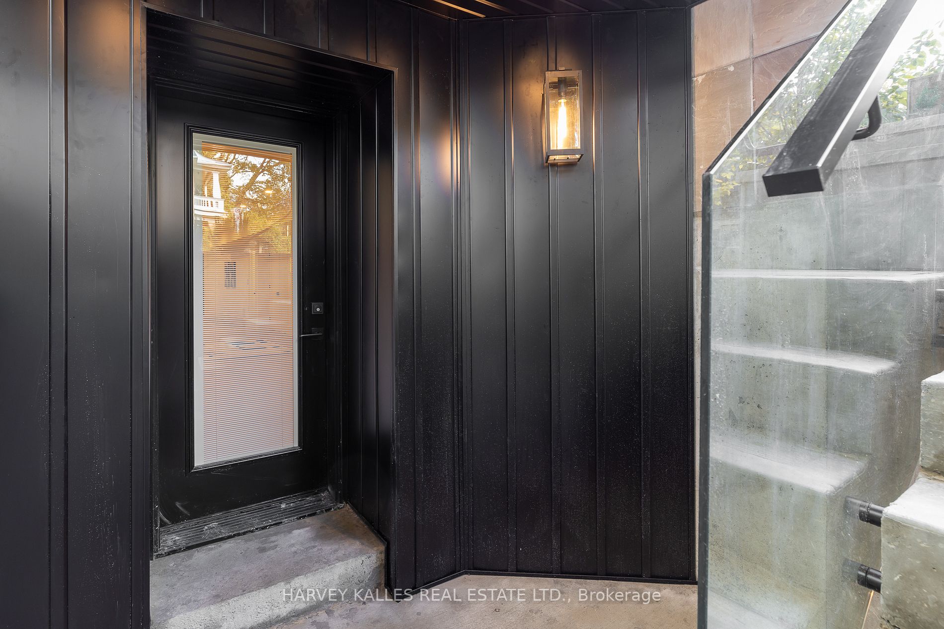 37 Heath St E