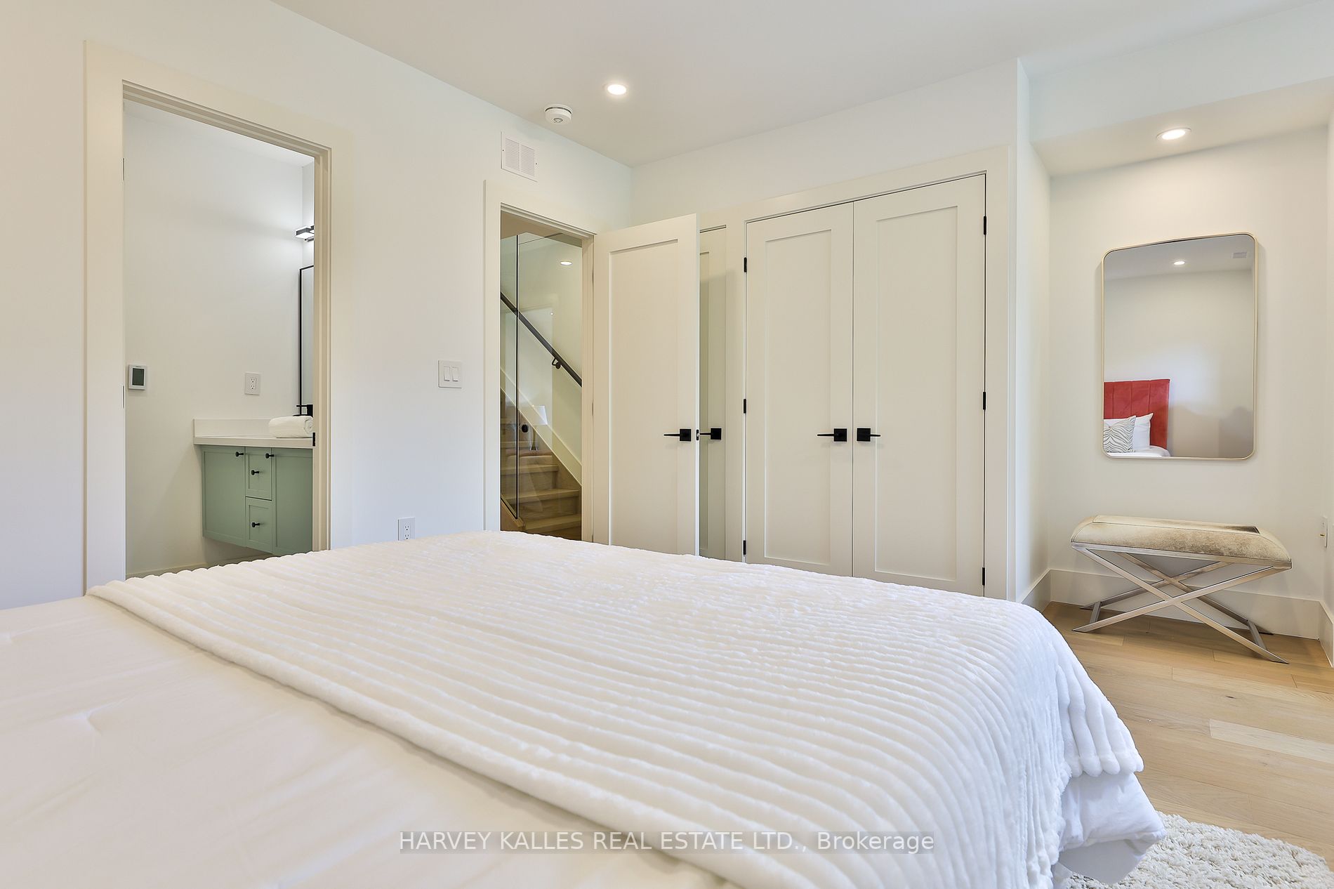 37 Heath St E