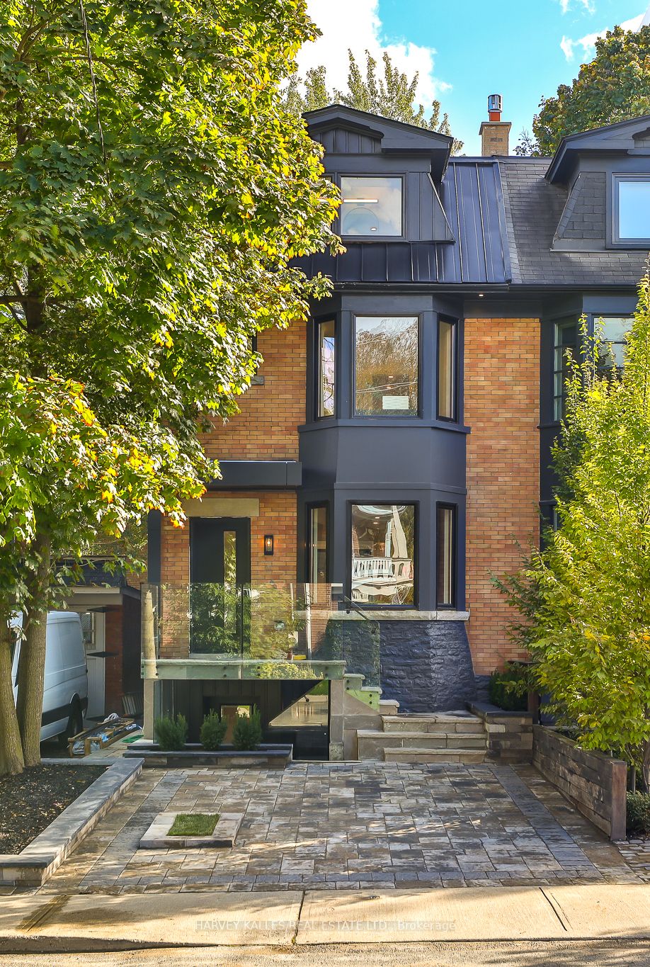 37 Heath St E