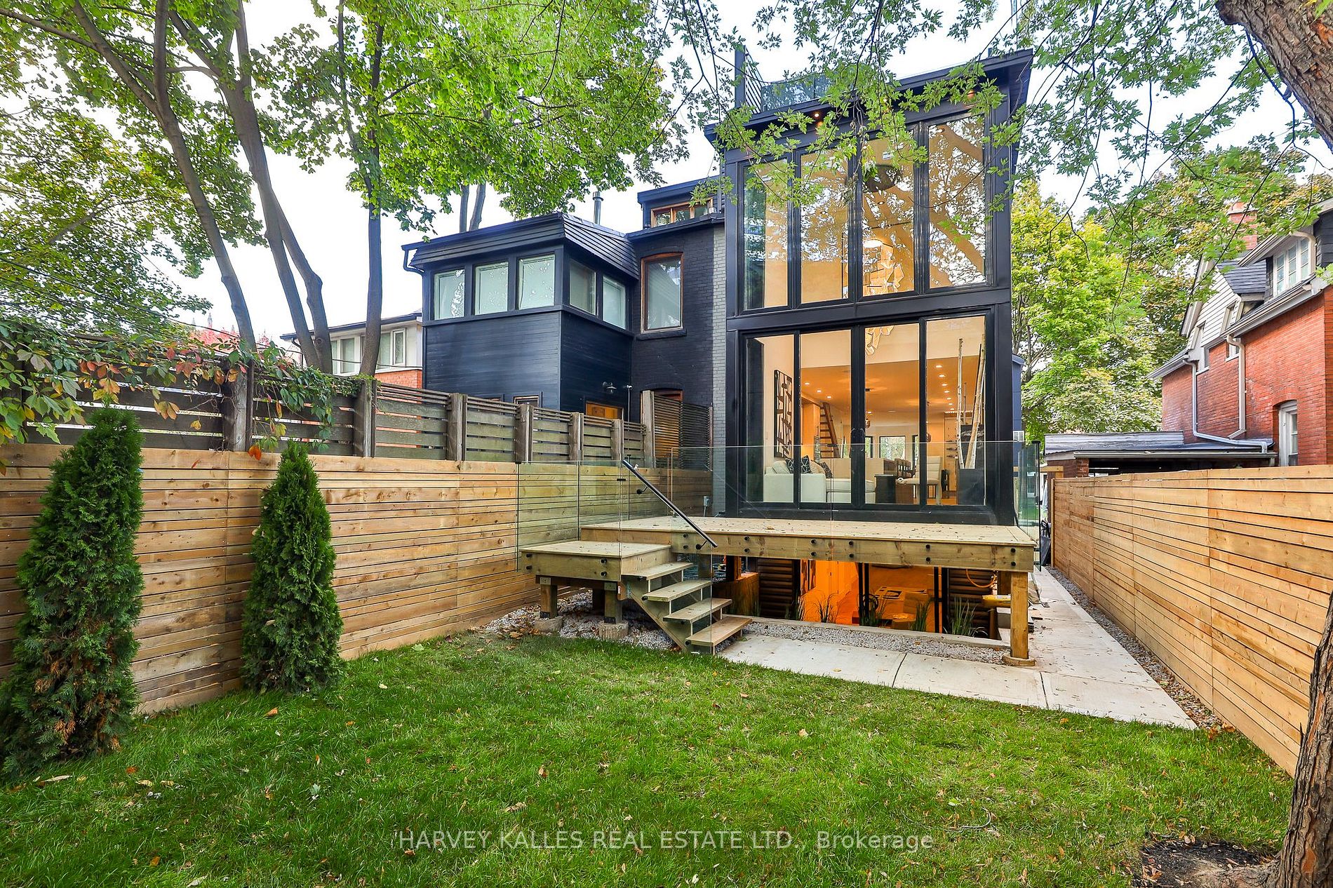 37 Heath St E