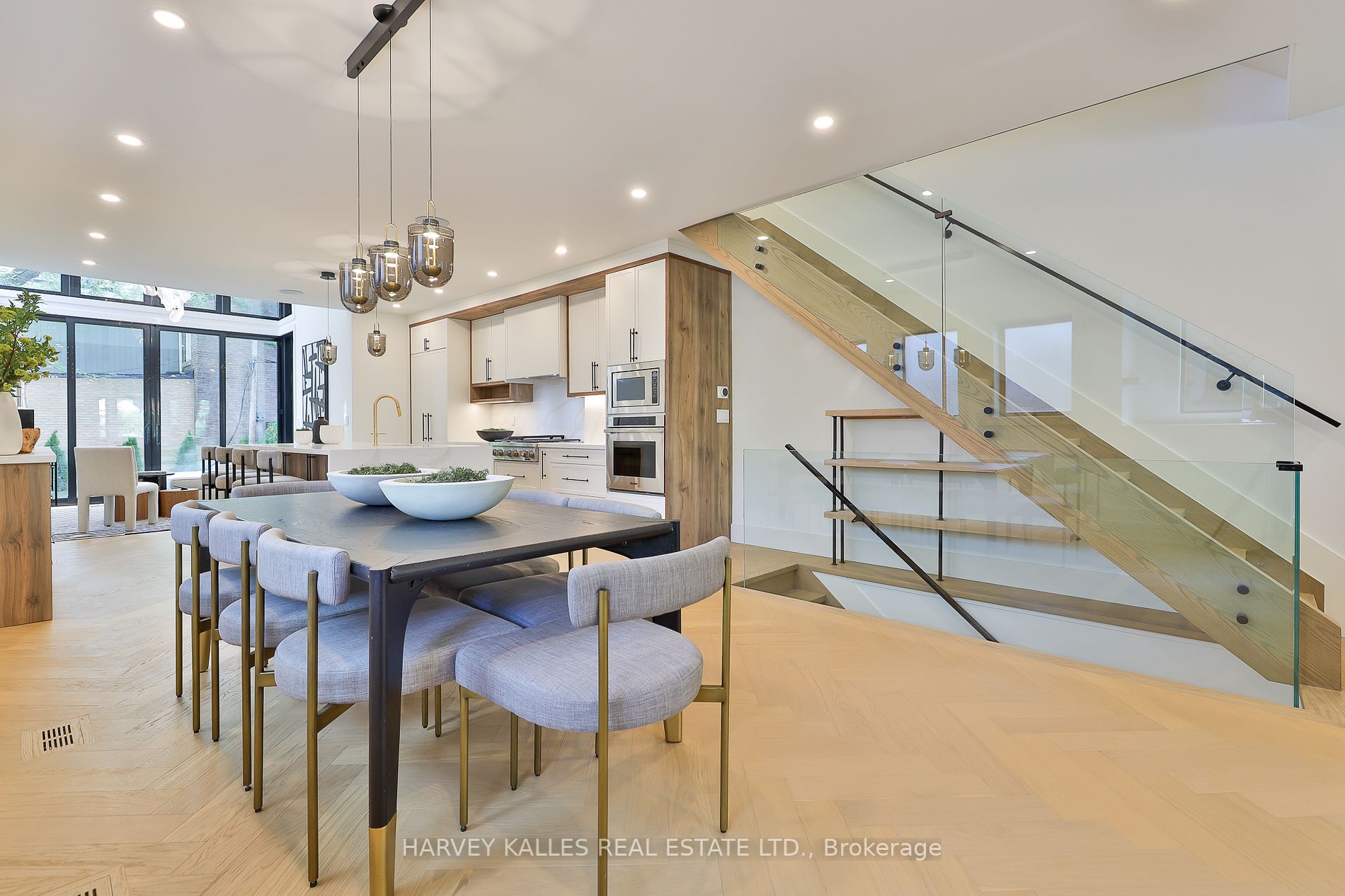 37 Heath St E