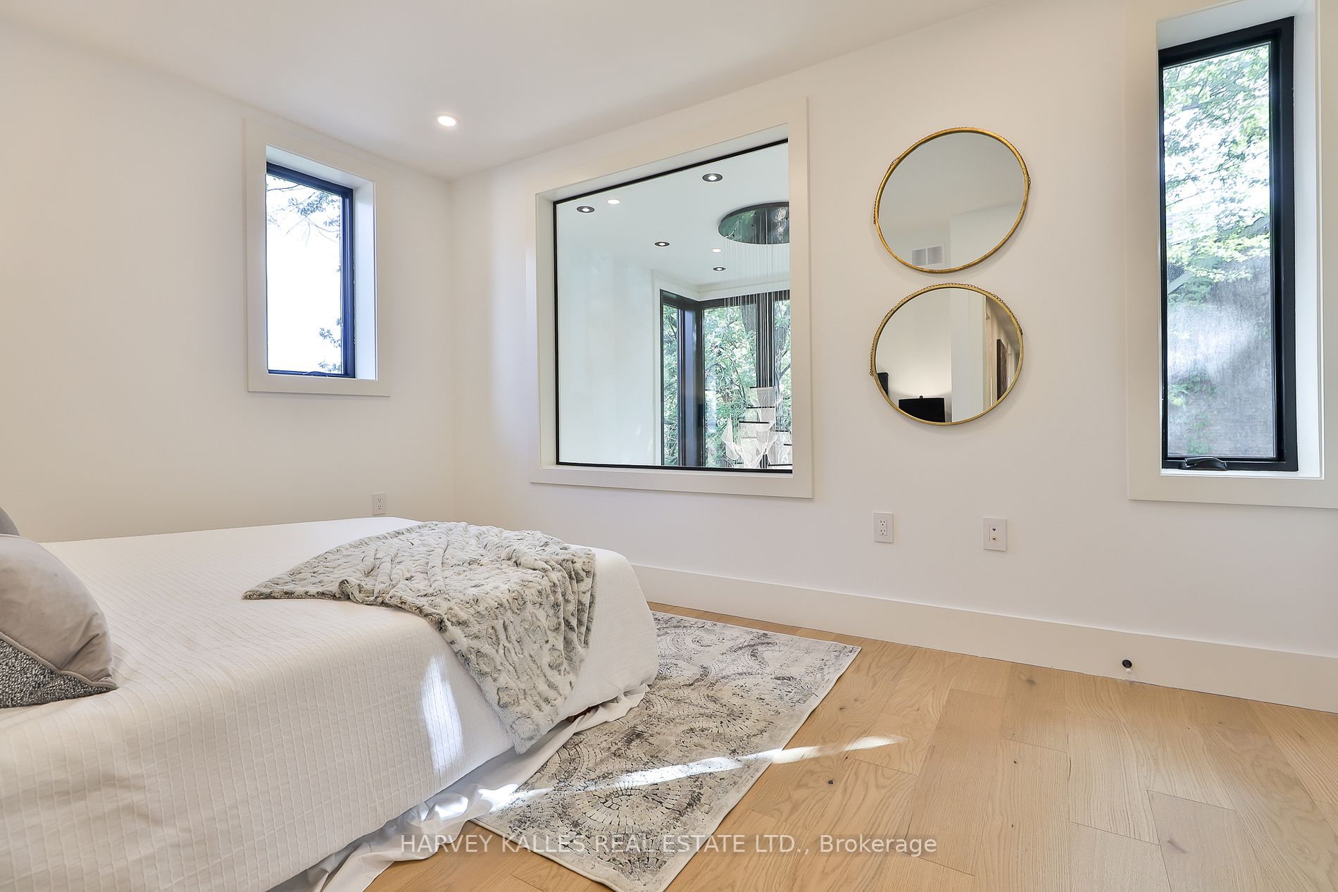 37 Heath St E
