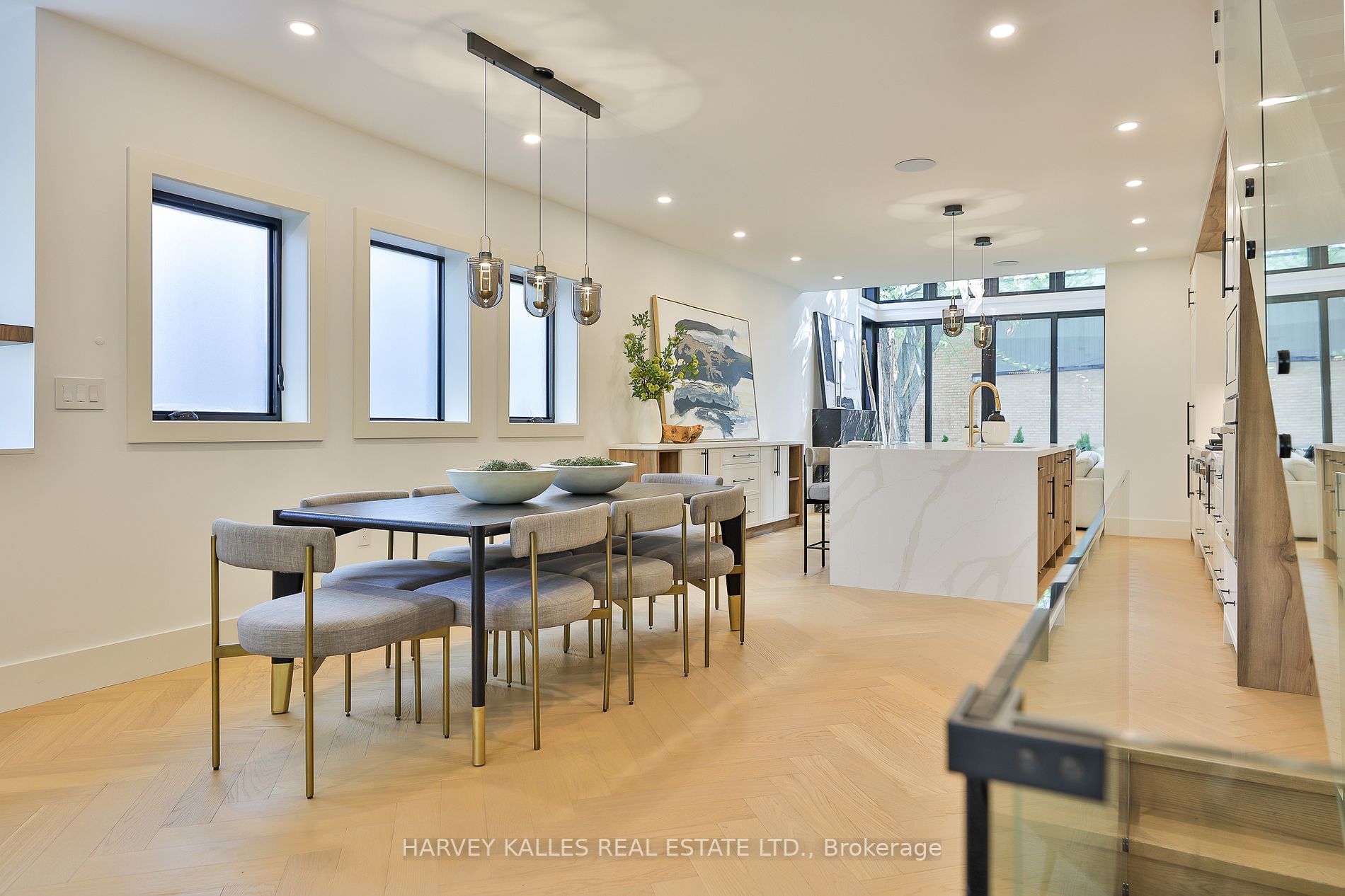 37 Heath St E