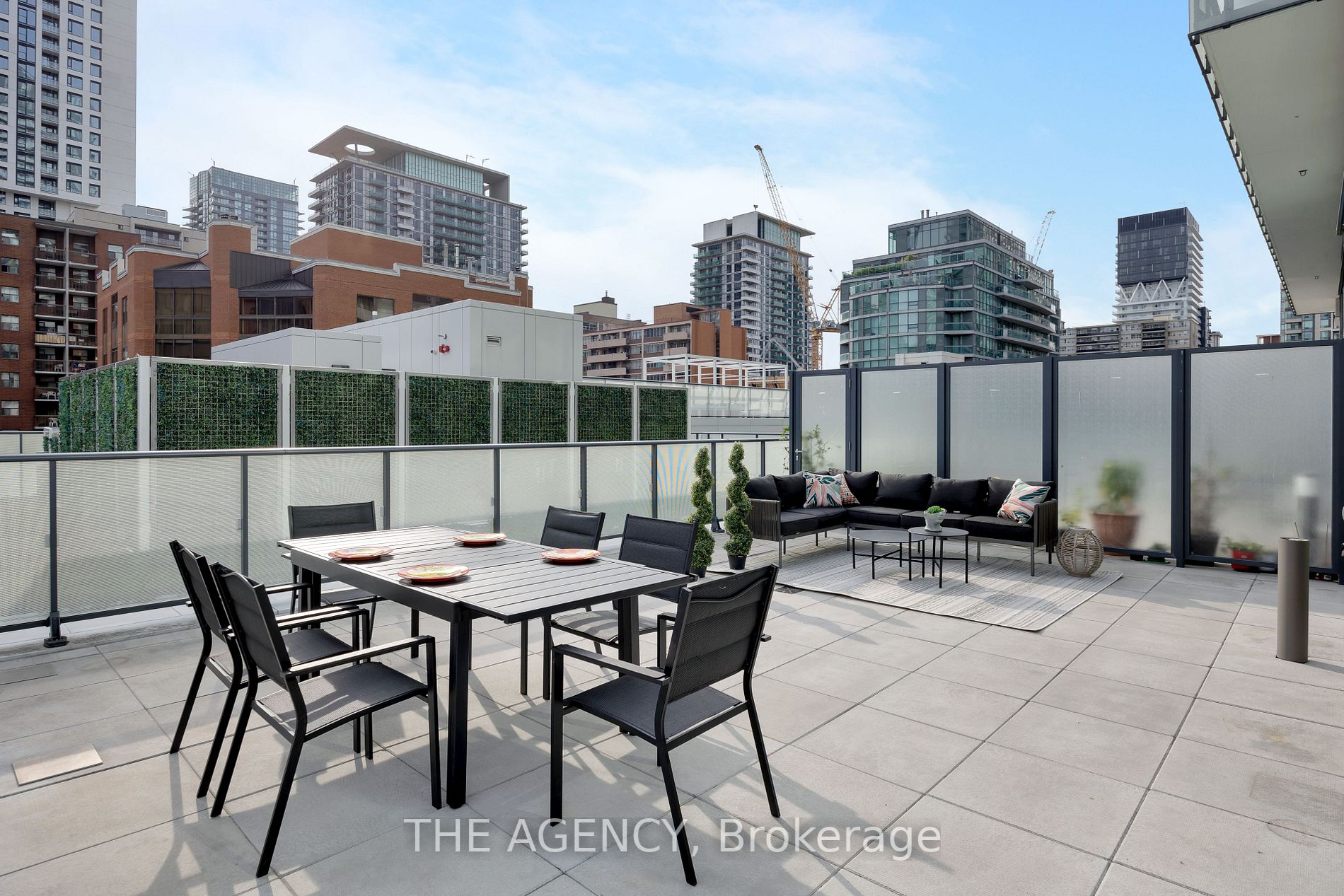 161 Roehampton Ave, #804