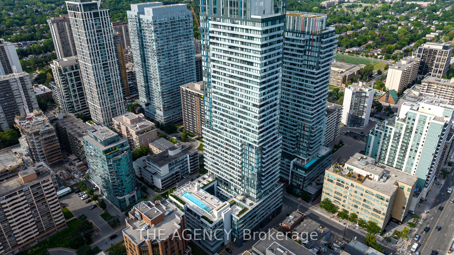 161 Roehampton Ave, #804